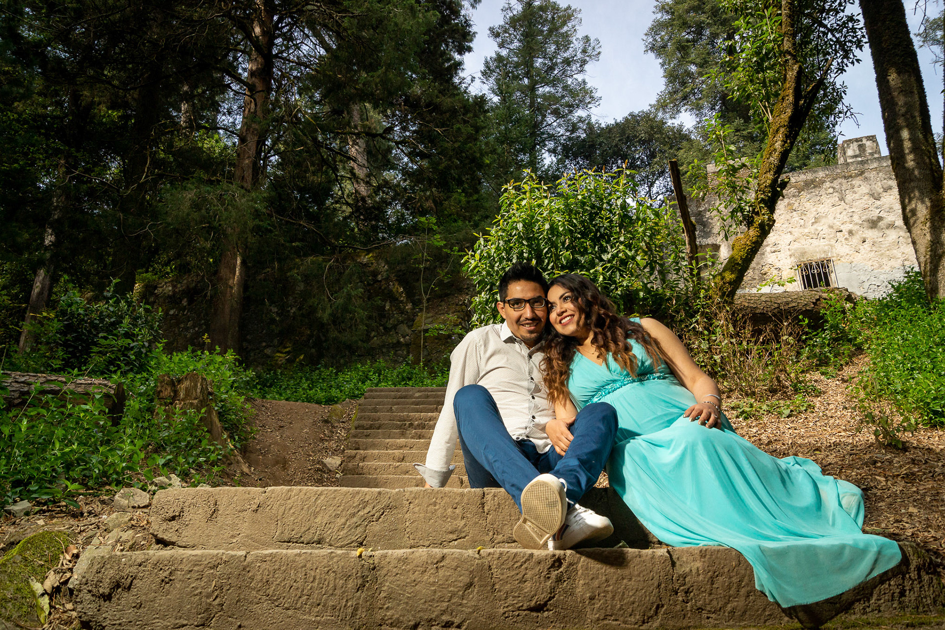 Sesión de maternidad para Adriana y Diego en el Desierto de los Leones, CDMX