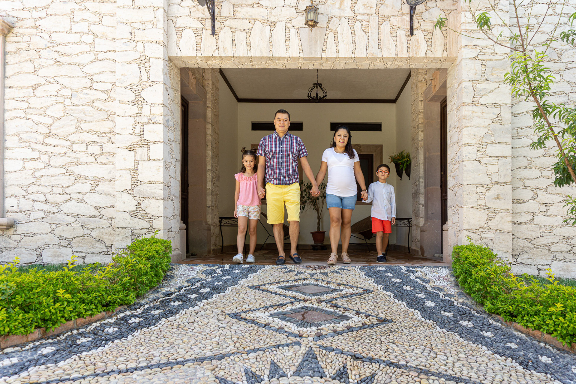 Sesión fotográfica de maternidad para Maria Fernanda y Alonso.
