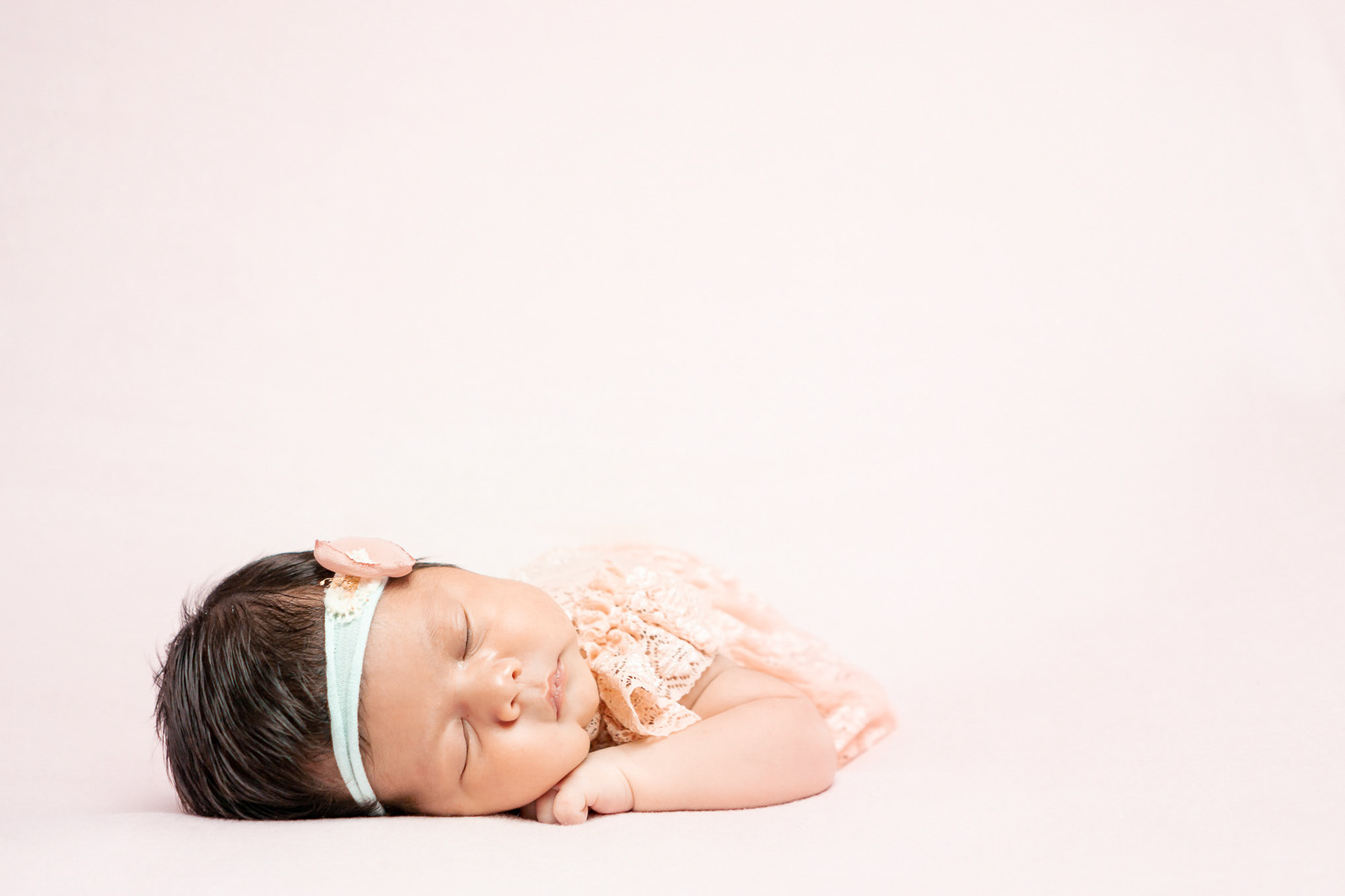 Sesión fotográfica de Recién Nacido (New Born) para Mía Alessandra.