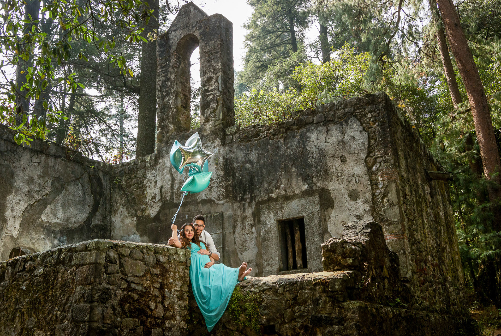 Sesión de maternidad para Adriana y Diego en el Desierto de los Leones, CDMX