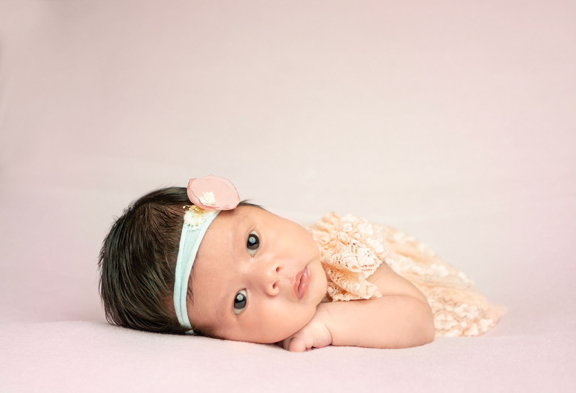 Sesión fotográfica de Recién Nacido (New Born) para Mía Alessandra.