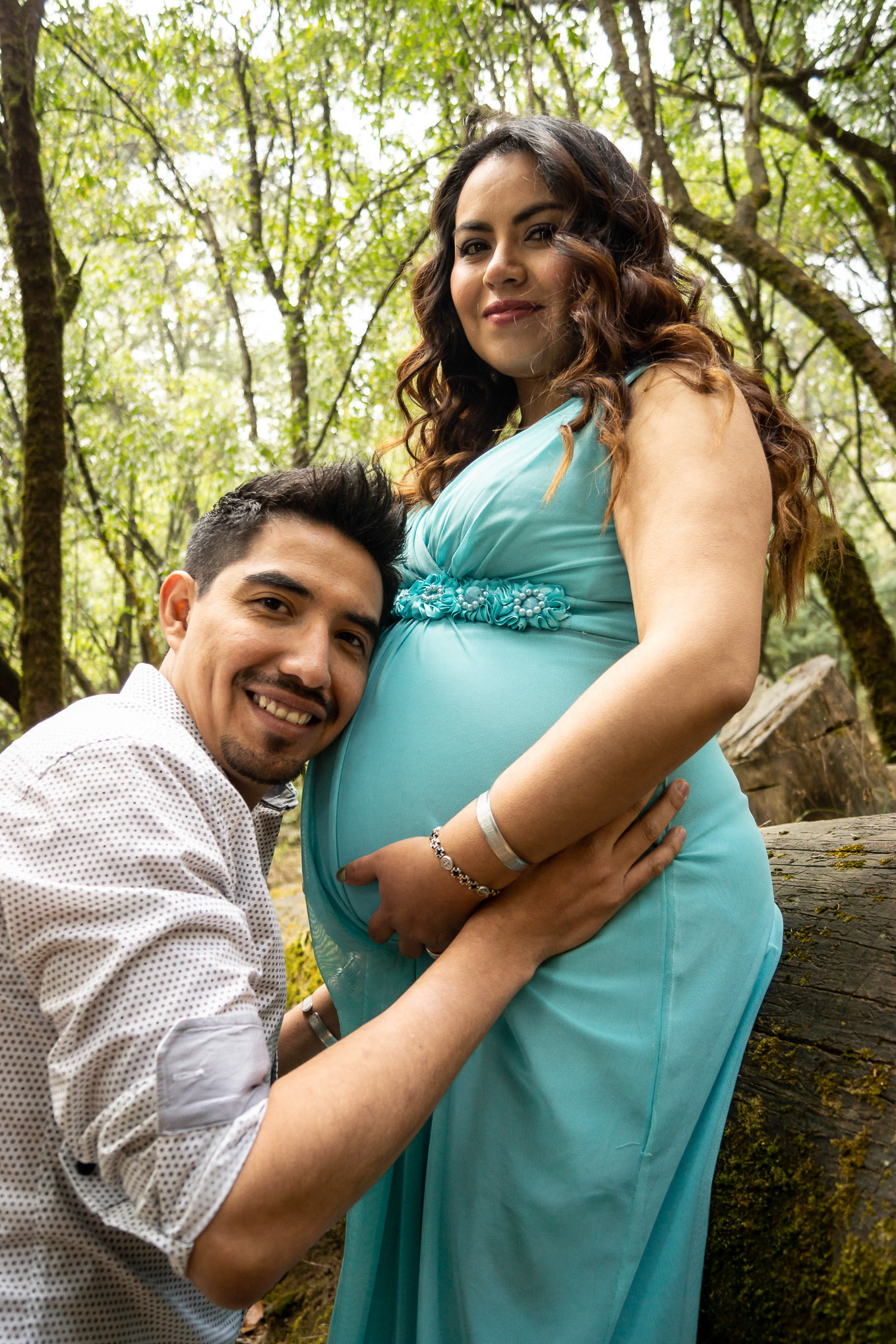 Sesión de maternidad para Adriana y Diego en el Desierto de los Leones, CDMX