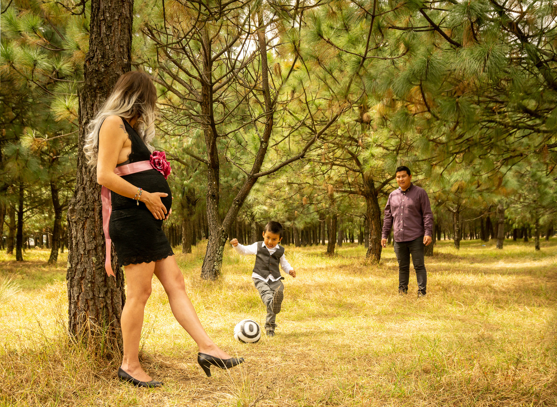 Sesión fotográfica de embarazo para la familia de Nallely