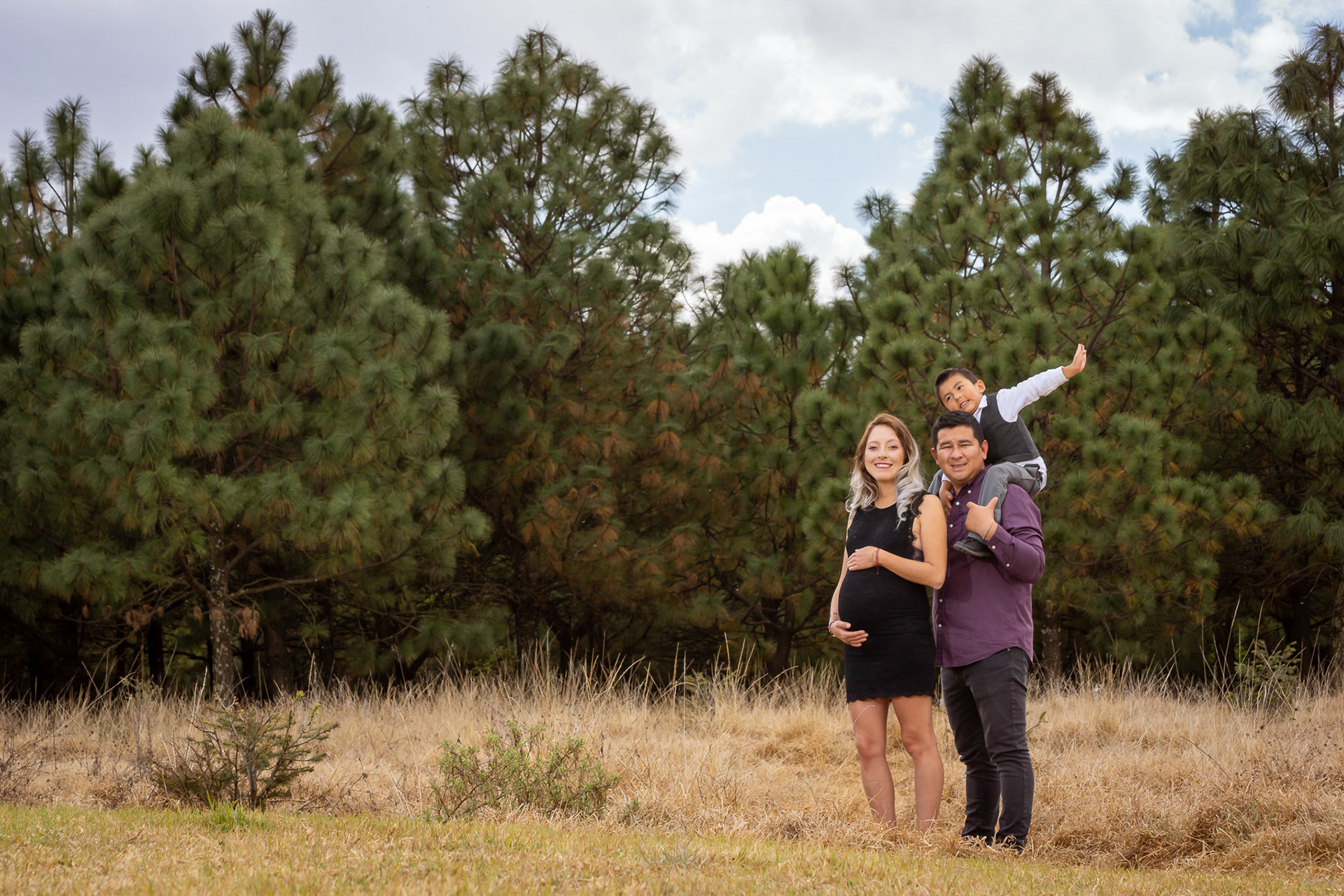 Sesión fotográfica de embarazo para la familia de Nallely