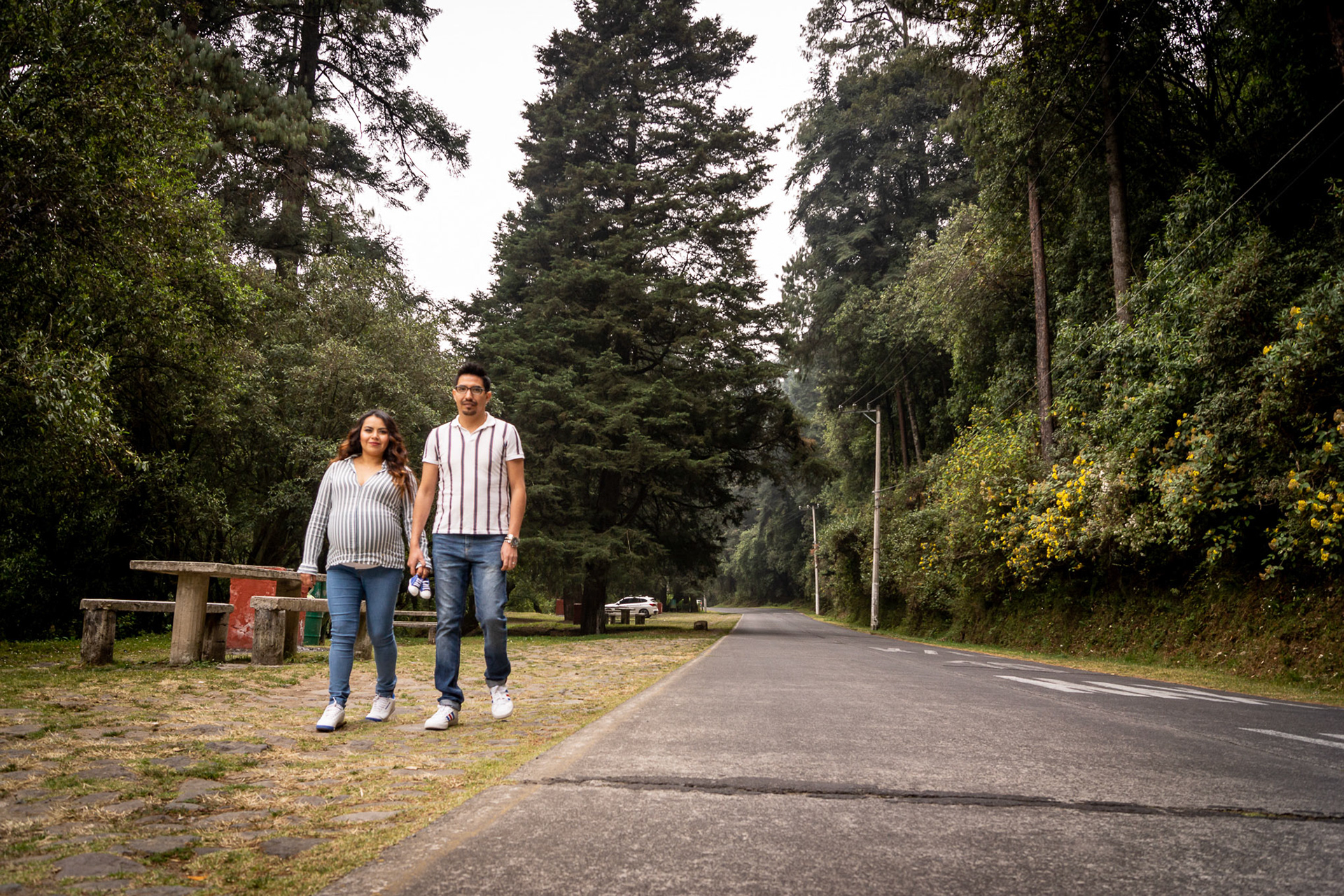 Sesión de maternidad para Adriana y Diego en el Desierto de los Leones, CDMX