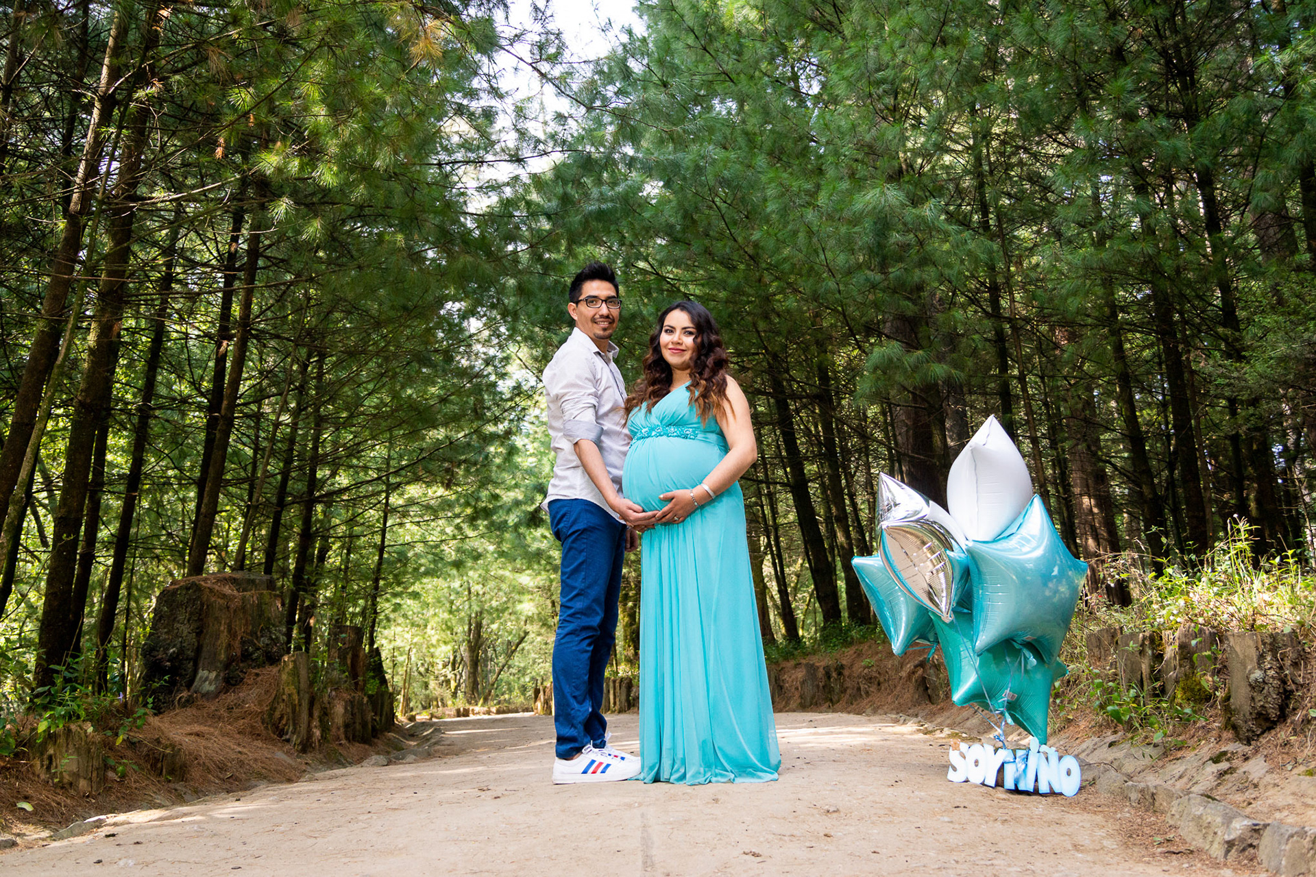 Sesión de maternidad para Adriana y Diego en el Desierto de los Leones, CDMX