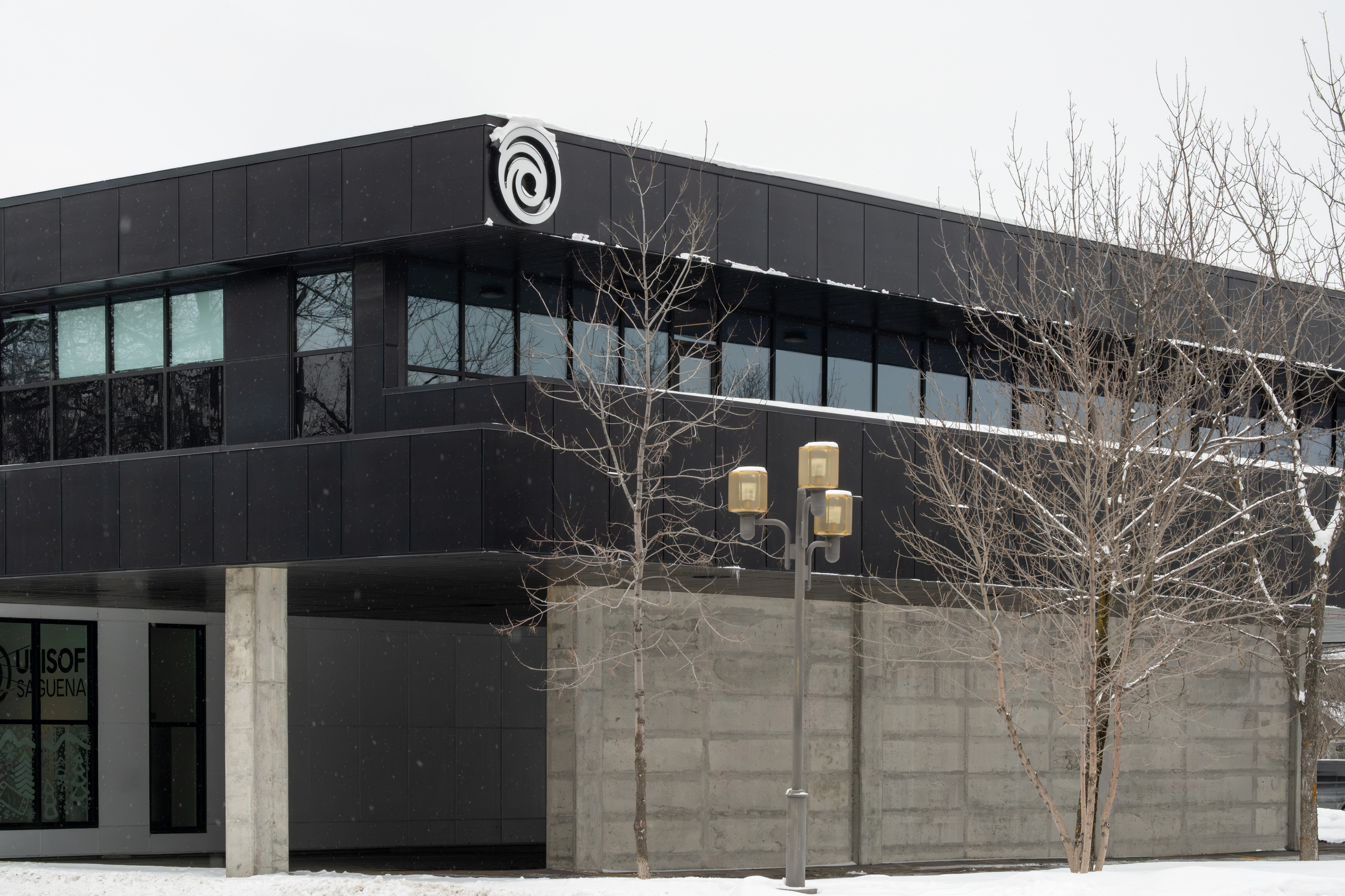Façade avec logo du studio Ubisoft à Chicoutimi