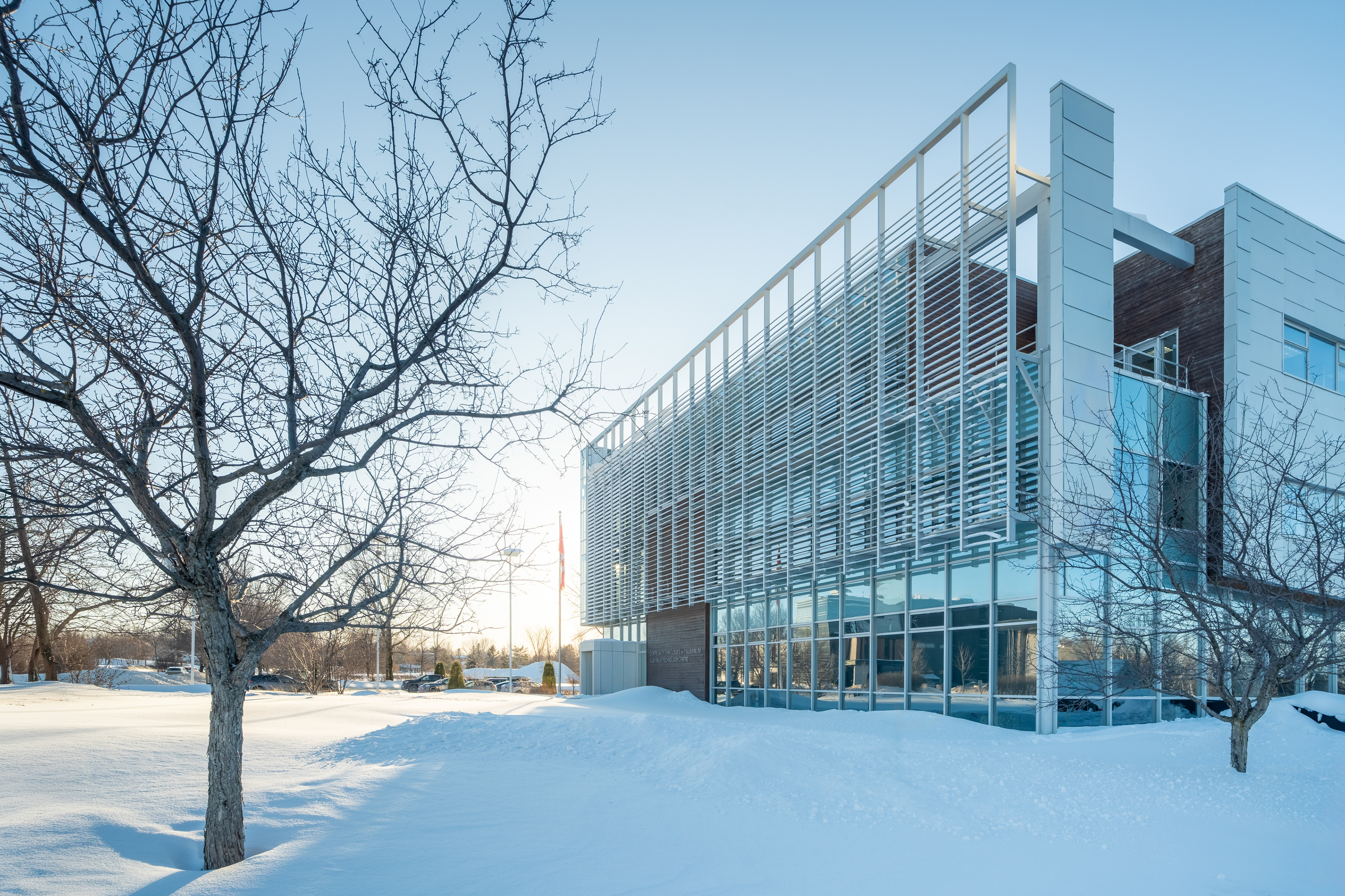 Architecture institutionnelle du centre de recherche CNRC à Chicoutimi
