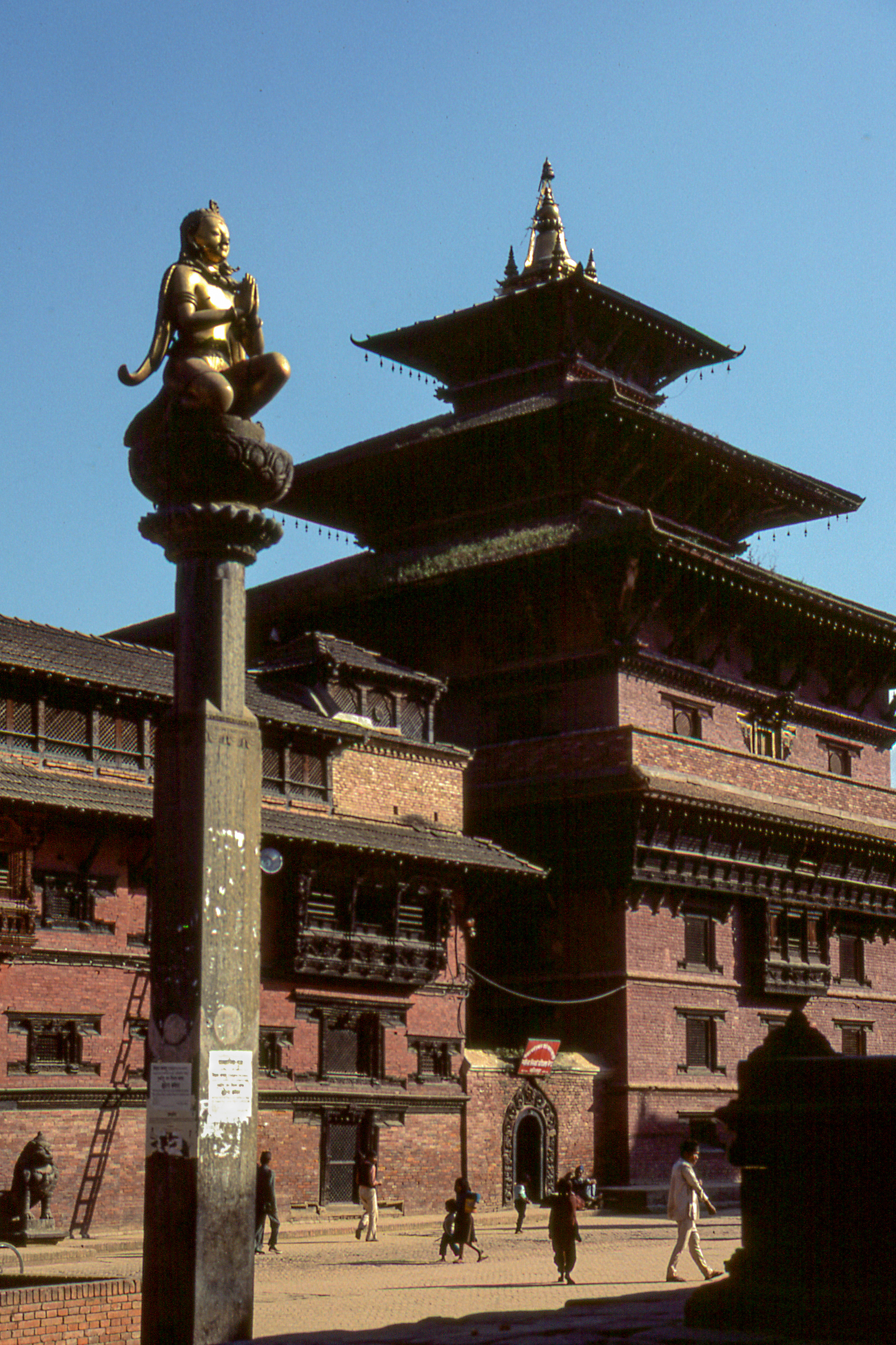 statue of king yogonarendra malla (R 1684-1707 ce)