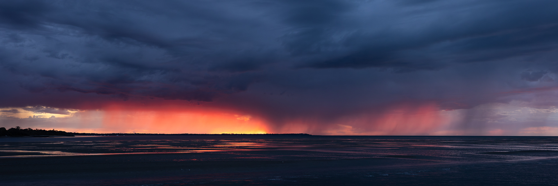 © Darren Creighton Photography | Fiery Hervey Bay sunset