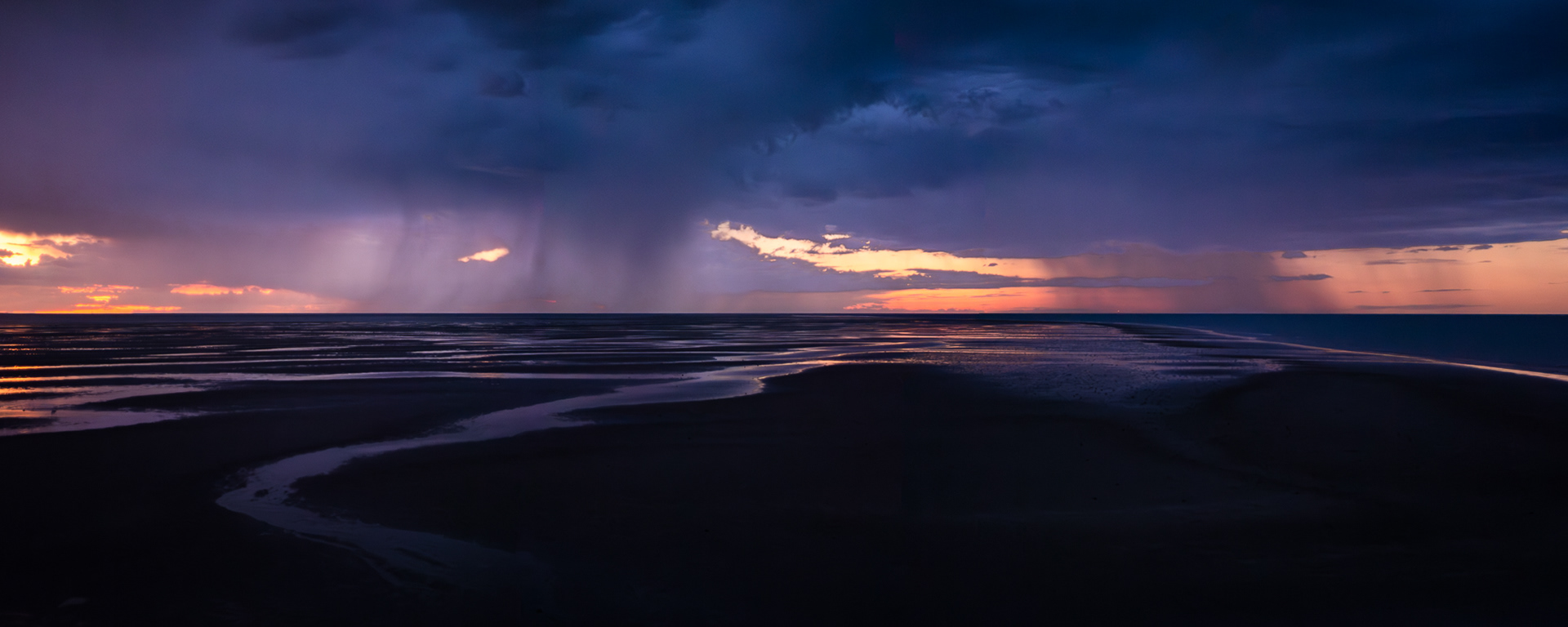 © Darren Creighton Photography | Moody sunset at Hervey Bay