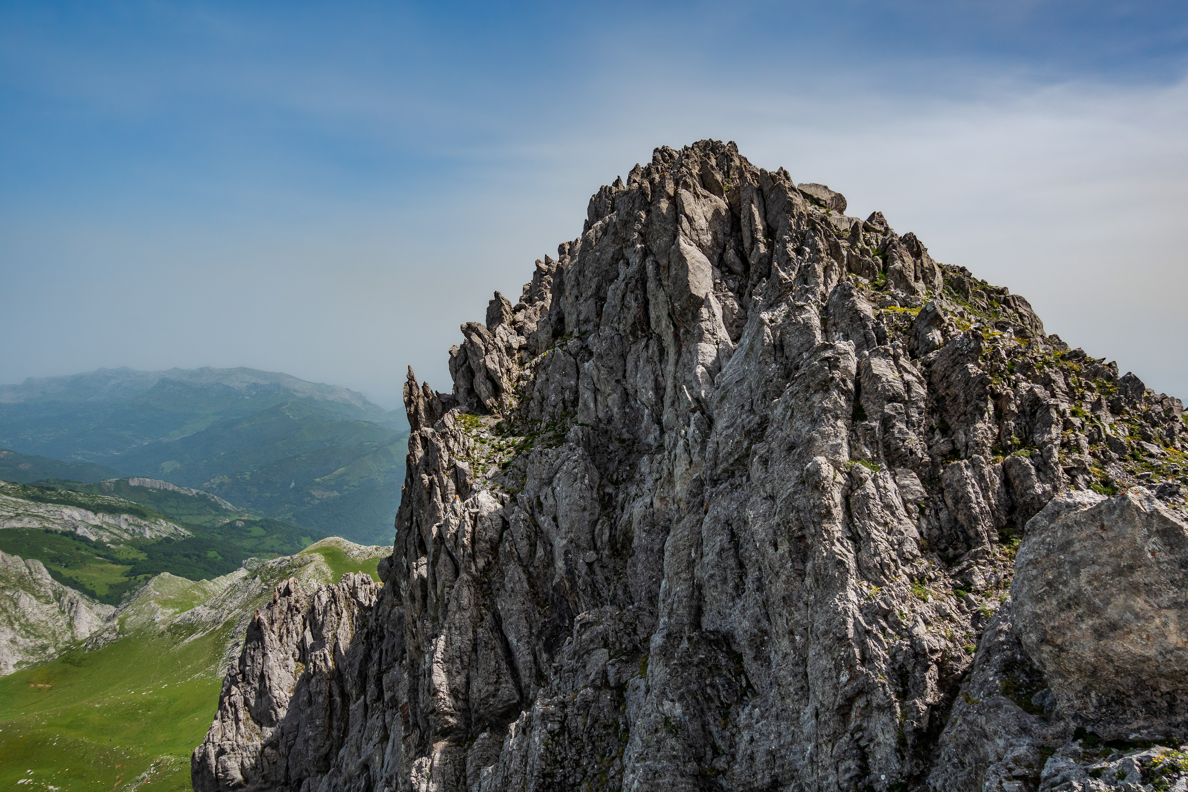 cumbre Tapinón o picu Vallín (2108 m.)