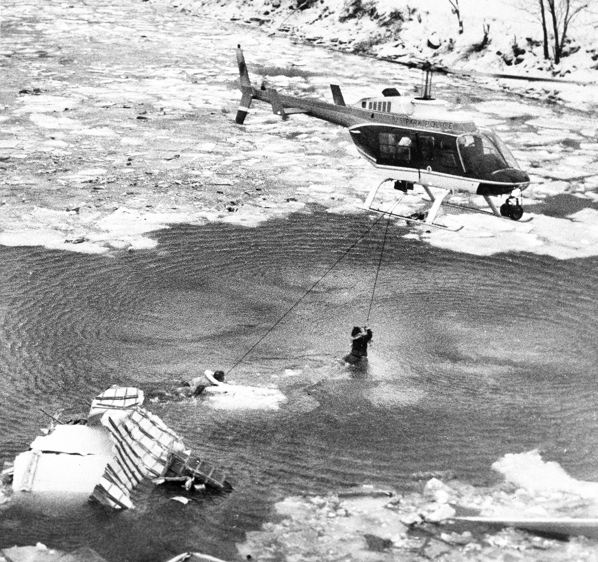 USPP rescue at the Air Florida Flight 90 crash, 1982