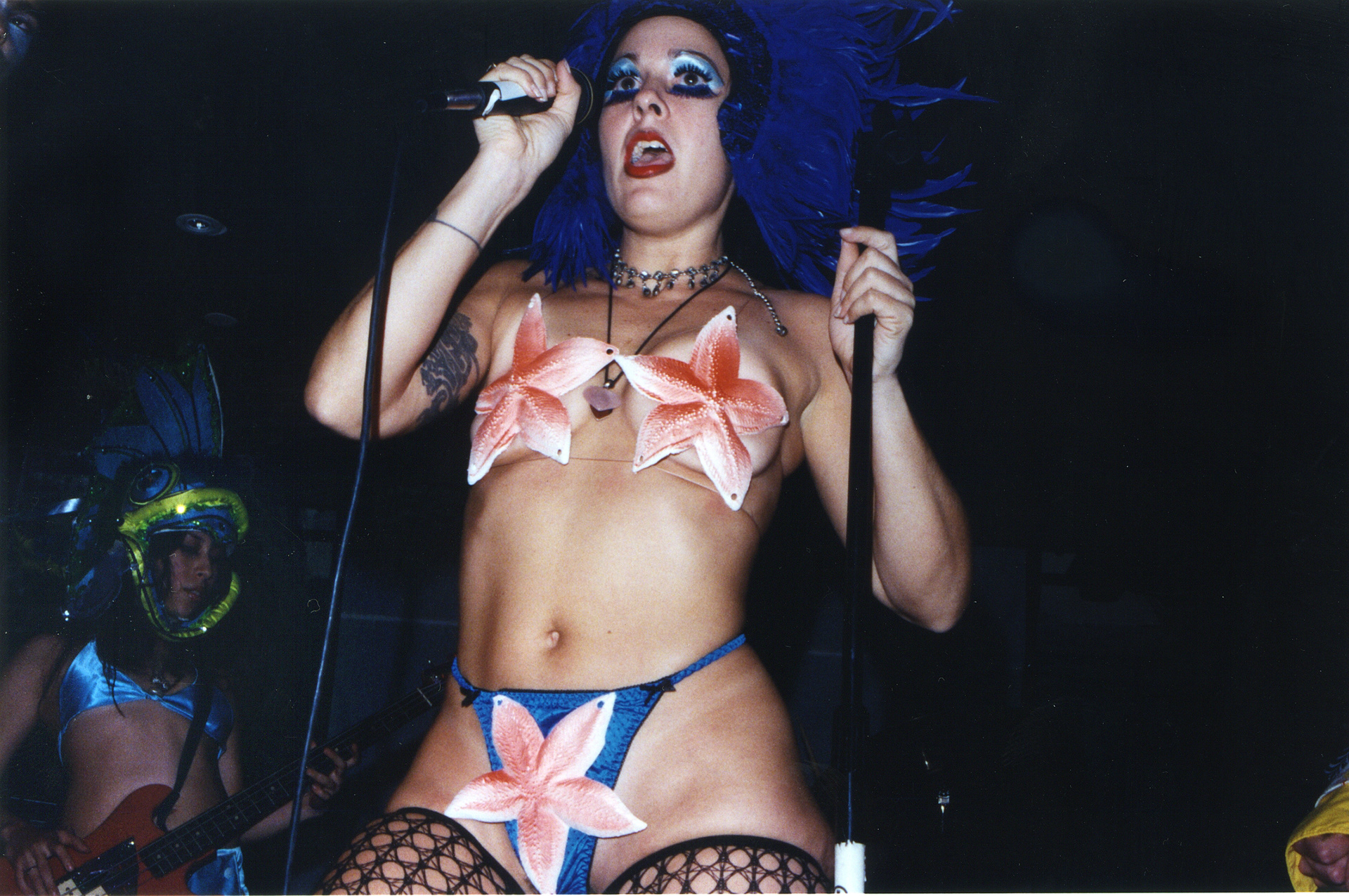 Kelly Webb performing with Fresh Fish