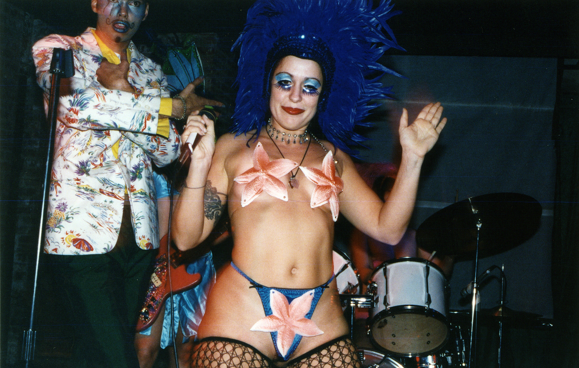 Kelly Webb performing with Fresh Fish