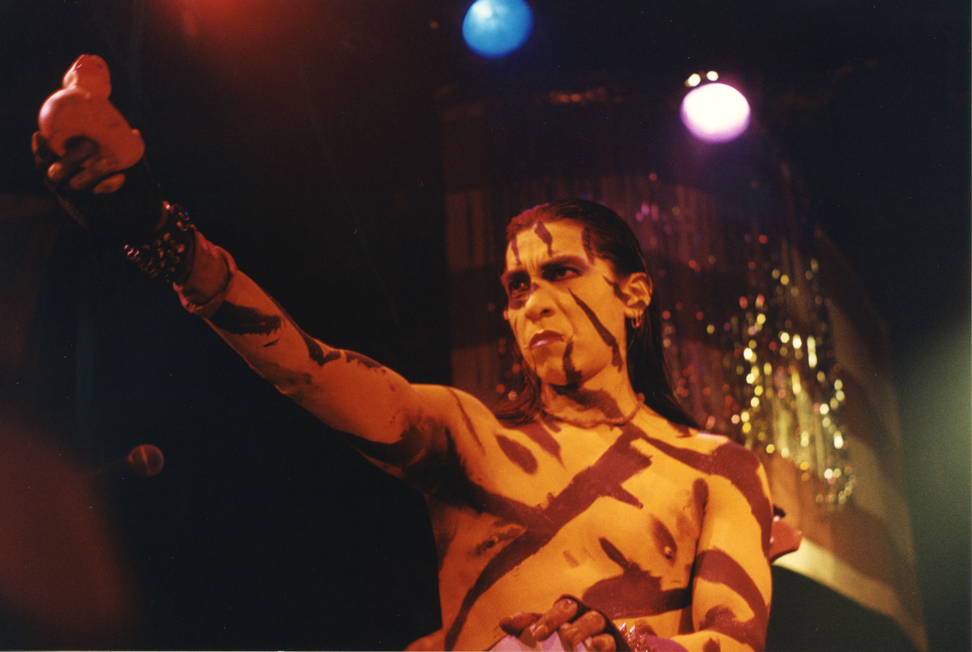 Noel with a rubber duckie, TVHoKB Karen Black live