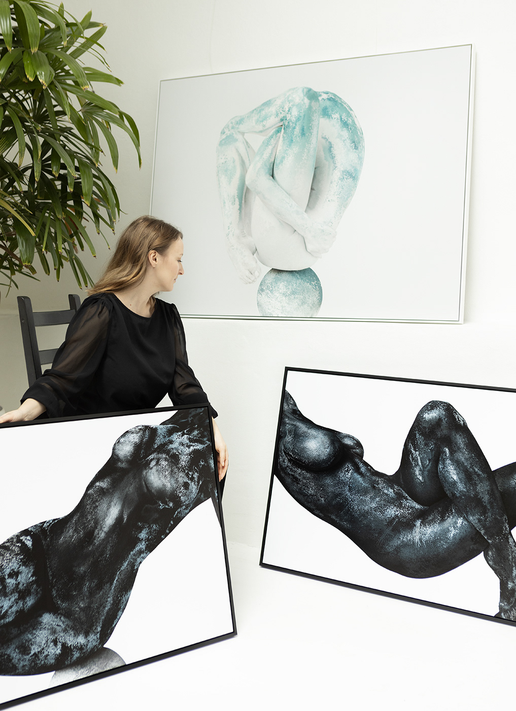 Viktoria Andreeva with her latest series "Traces of time"/2024.