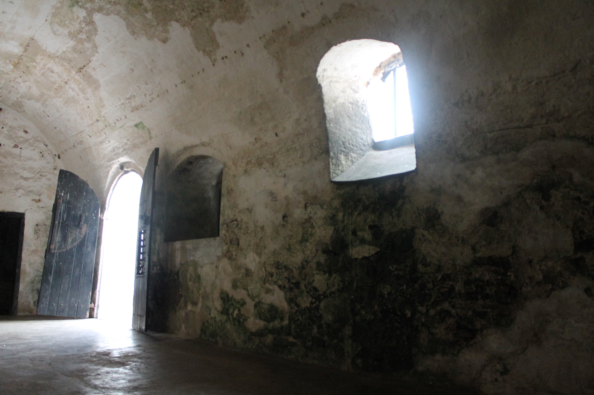 The first room slaves were kept once brought to the Castle.