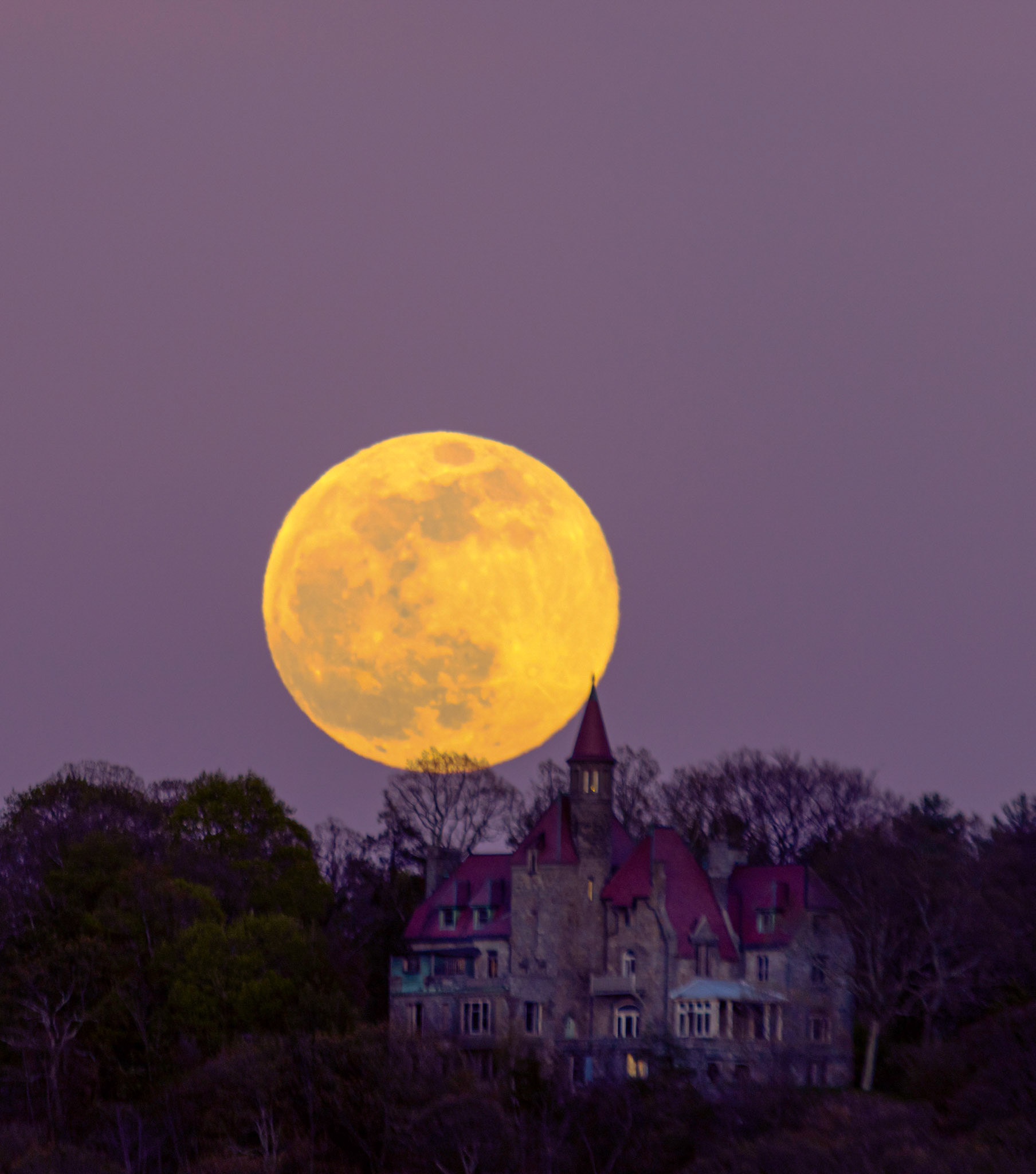 Moonrise Castle Rock NY