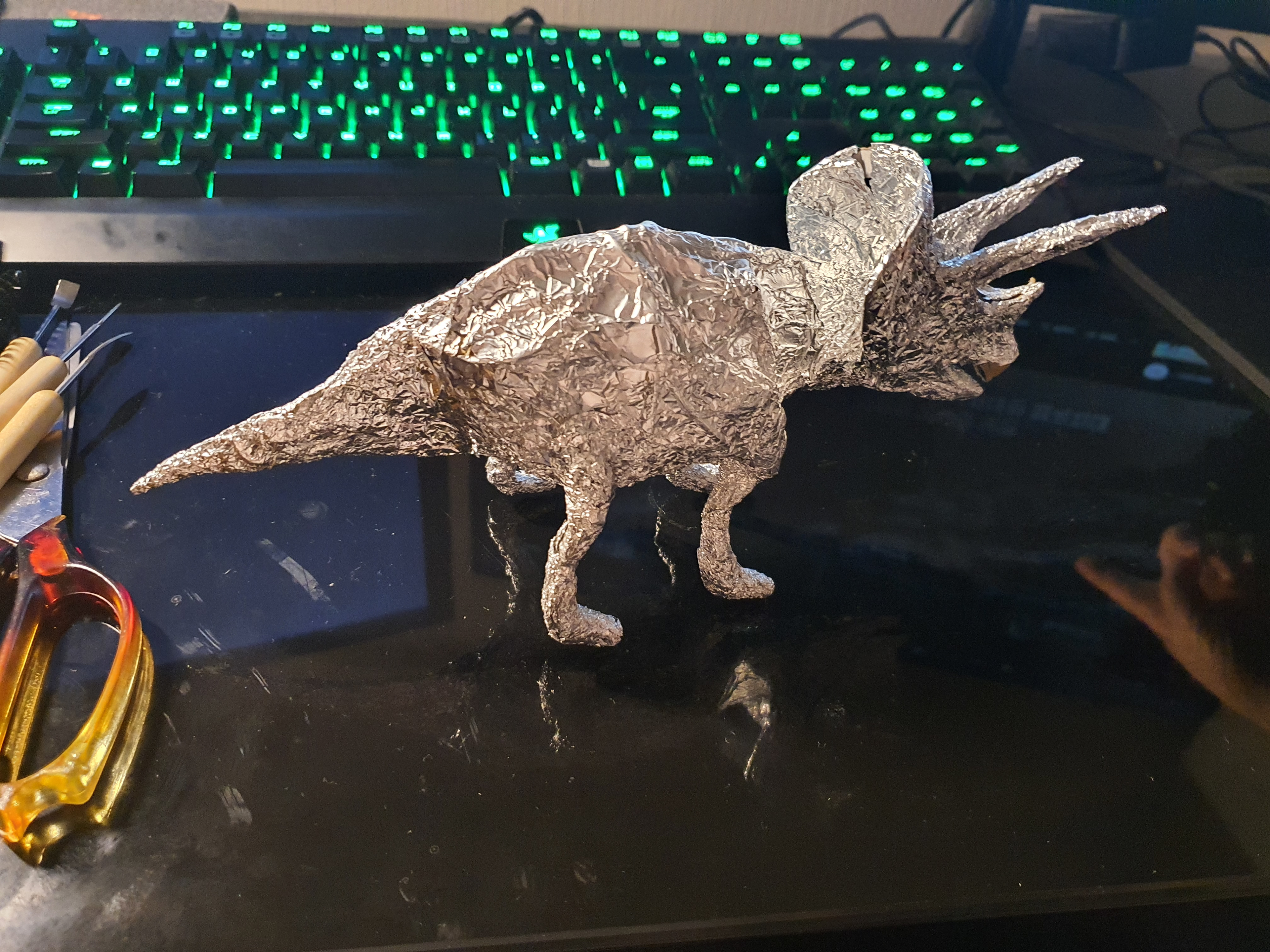 Covered it with tinfoil, so the clay holds on to the armature better.