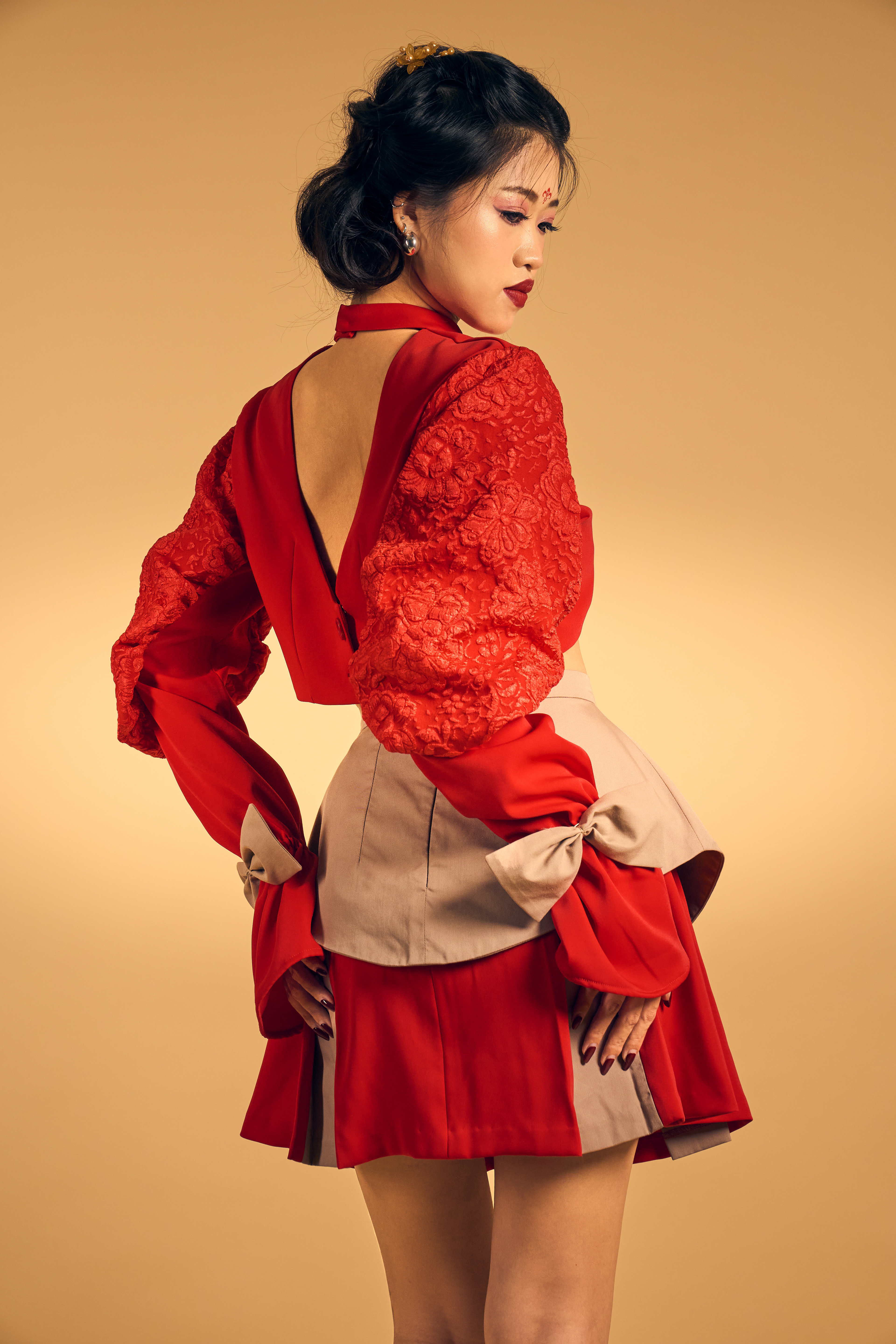 Silent Bloom A quiet harmony of modern femininity and cultural elegance. Soft silhouettes and blossoming forms express a beauty that grows with grace, not noise.  Shot in Bangkok for Elin, a Raffles International College student mini collection.