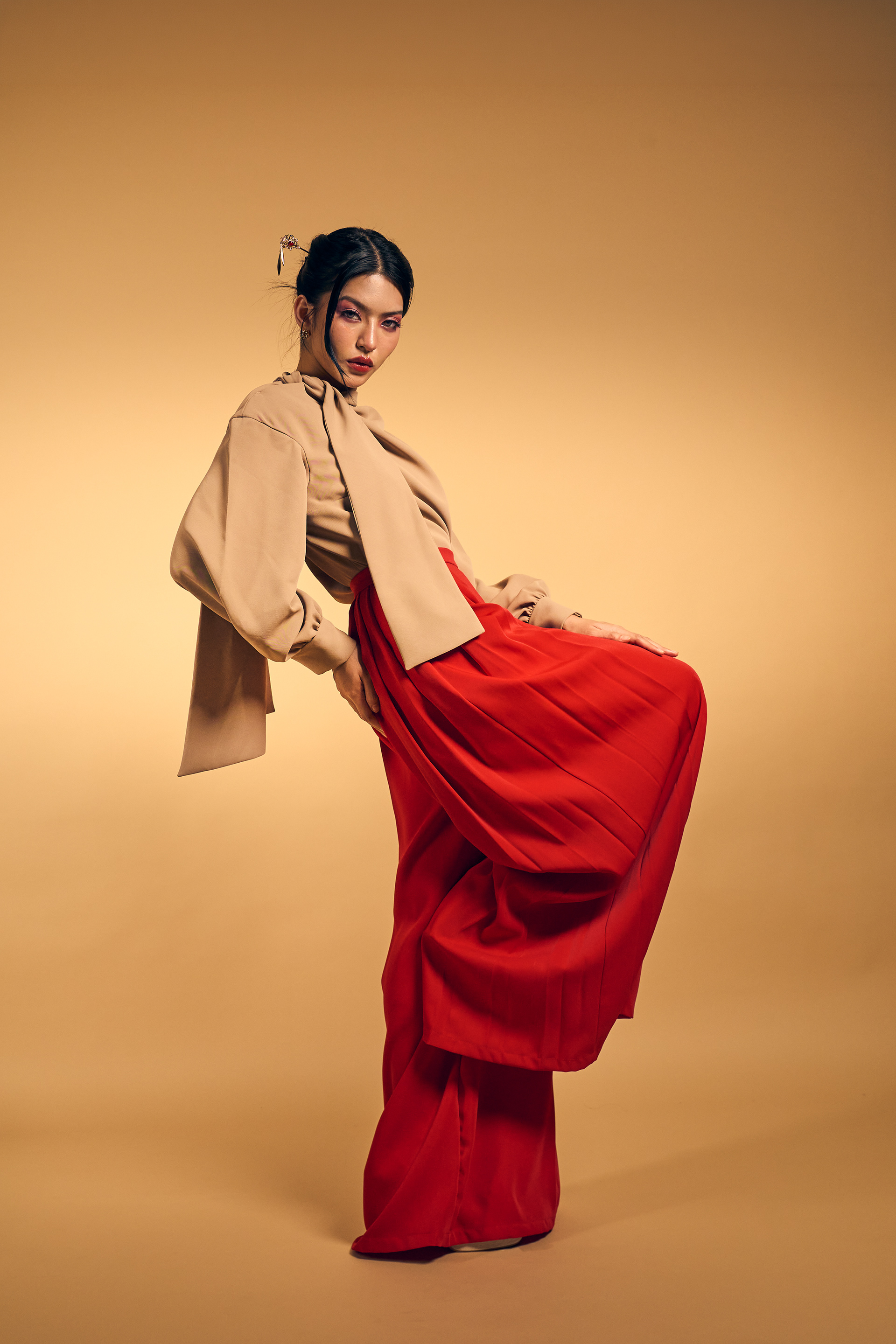Silent Bloom A quiet harmony of modern femininity and cultural elegance. Soft silhouettes and blossoming forms express a beauty that grows with grace, not noise.  Shot in Bangkok for Elin, a Raffles International College student mini collection.