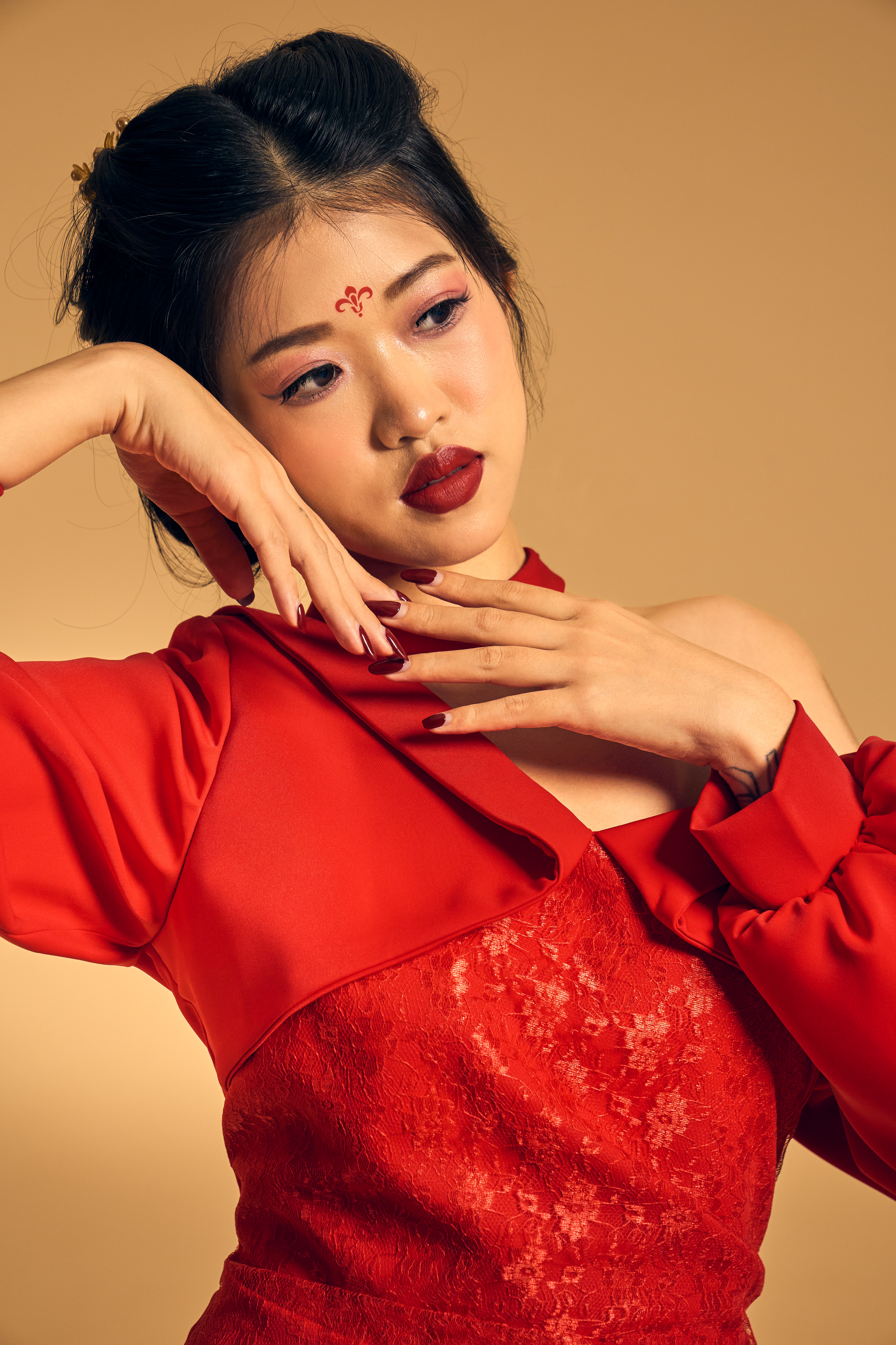 Silent Bloom A quiet harmony of modern femininity and cultural elegance. Soft silhouettes and blossoming forms express a beauty that grows with grace, not noise.  Shot in Bangkok for Elin, a Raffles International College student mini collection.