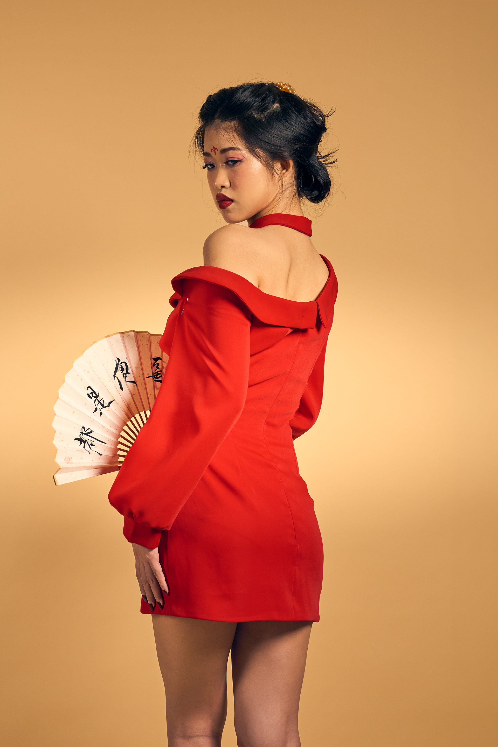 Silent Bloom A quiet harmony of modern femininity and cultural elegance. Soft silhouettes and blossoming forms express a beauty that grows with grace, not noise.  Shot in Bangkok for Elin, a Raffles International College student mini collection.