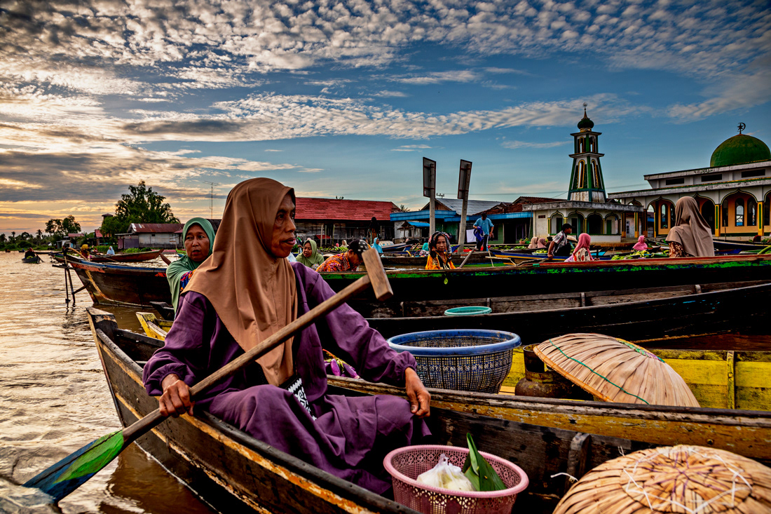 Banjarmasin Floating Market - Kalimatan - © 2025 TWP - Kike Bullón