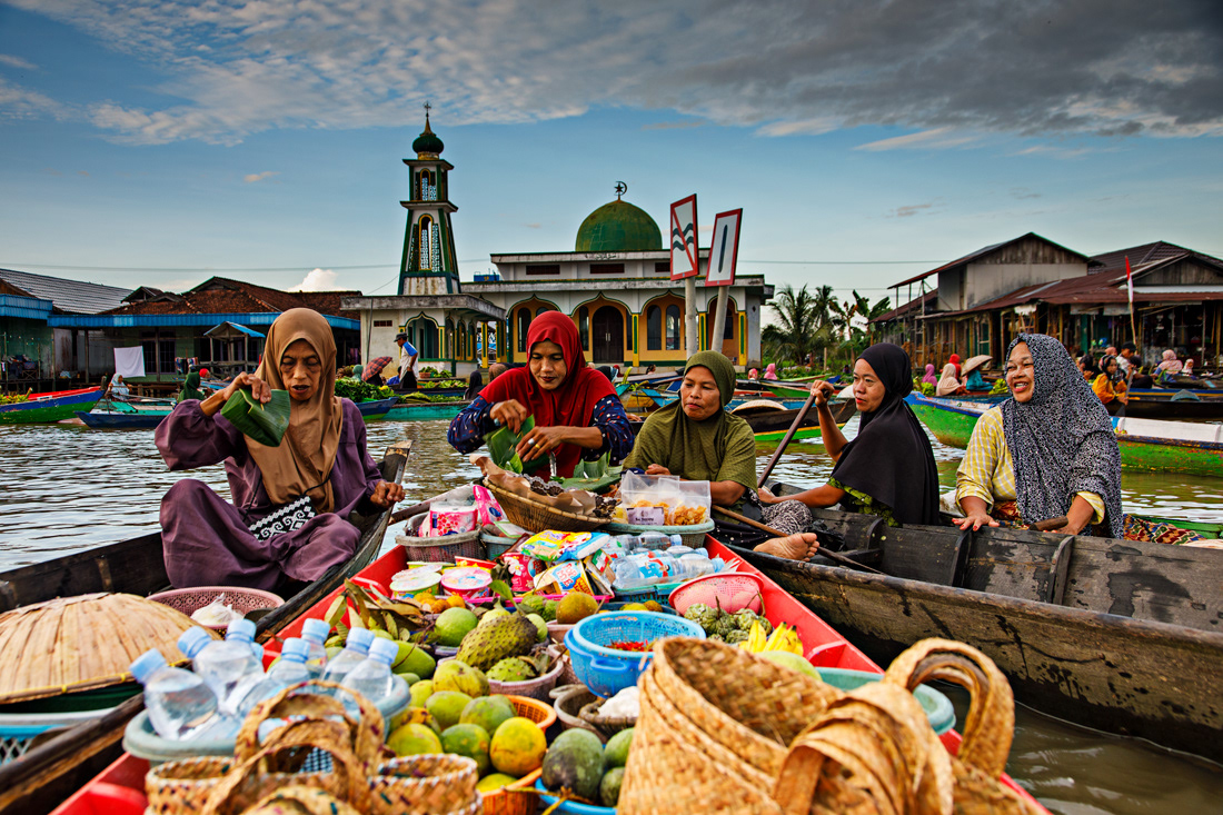 Banjarmasin Floating Market - Kalimatan - © 2025 TWP - Kike Bullón