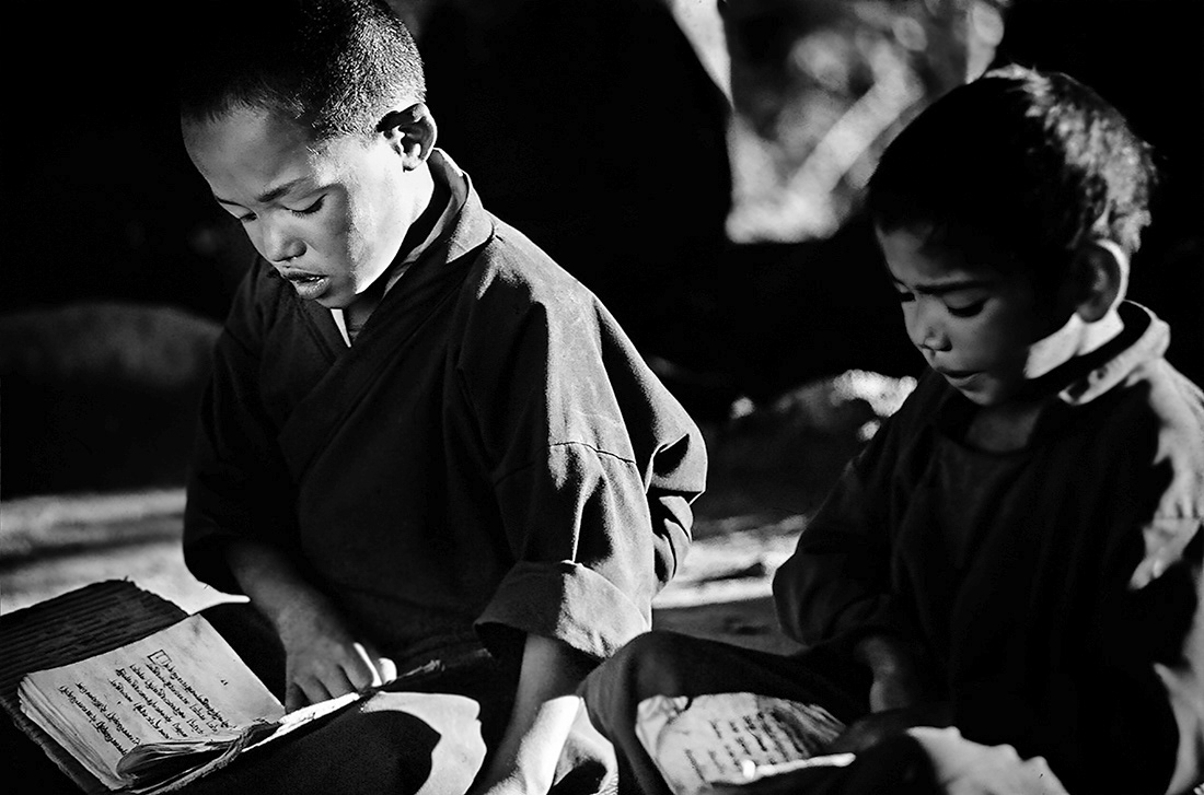 Young students to become Buddhist monks -  Ladak - 1995 TWP - Kike Bullón