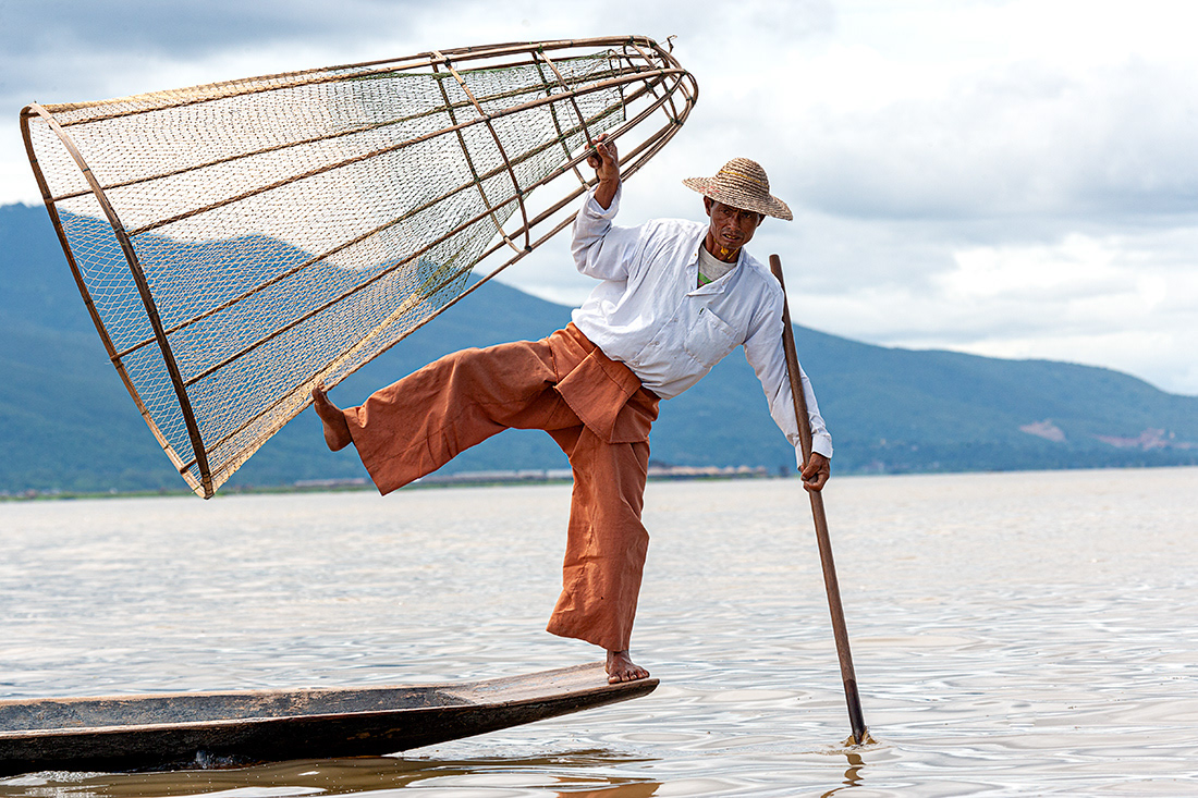 Tightrope walker fishermen - Inle Lake -  Myamar - © 2015 Kike Bullón