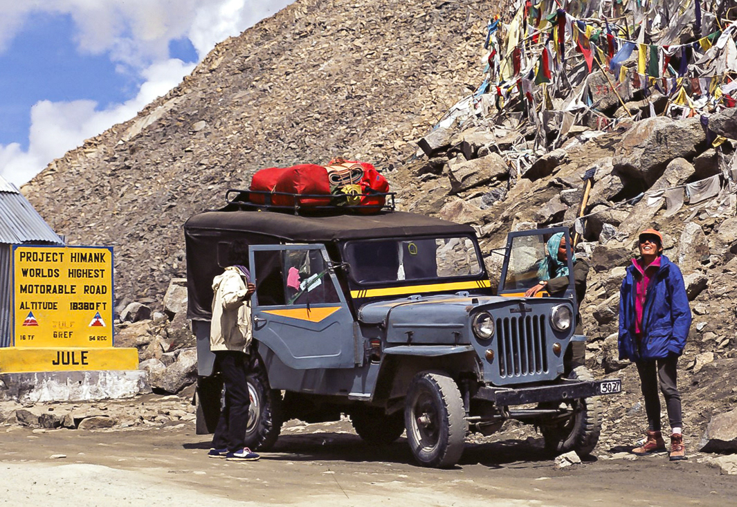 Highways to heaven - Kardung La -  Ladak - India - © 1995 TWP Kike Bullón