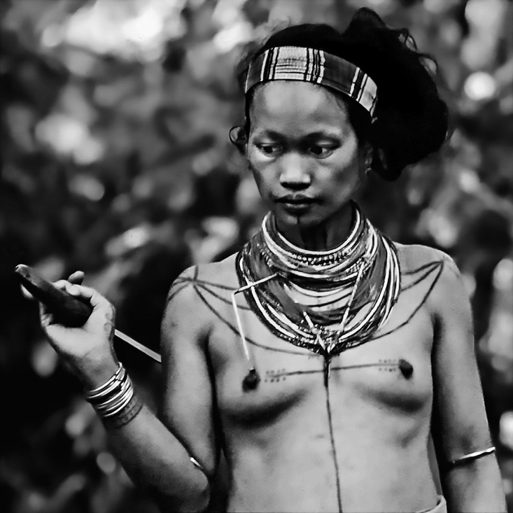 Mentaway Woman - Indonesia - © 1991 TWP - Kike Bullón