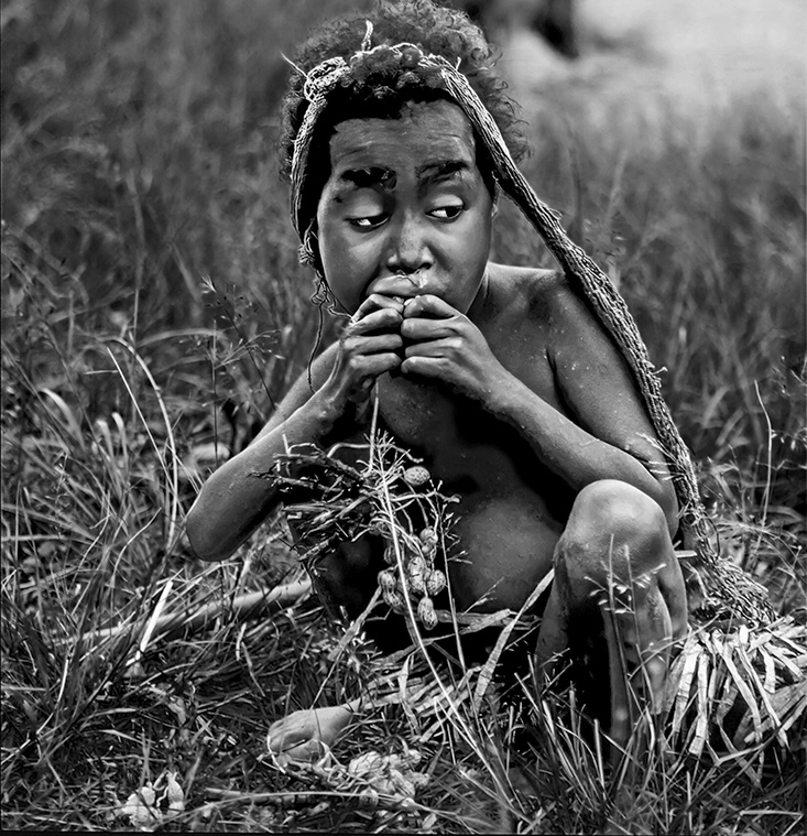 Dani girl - Baliem Valley -  ©  1993 TWP - Kike Bullón