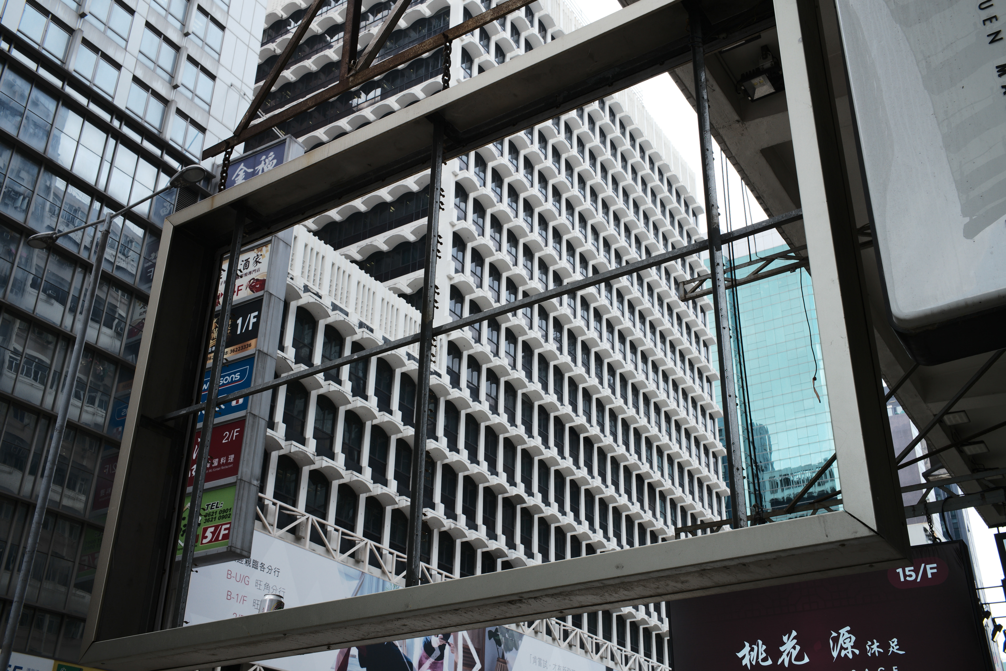 Transparent TV [LEICA M10, LEICA Summicron-M 35mm f/2 ASPH]