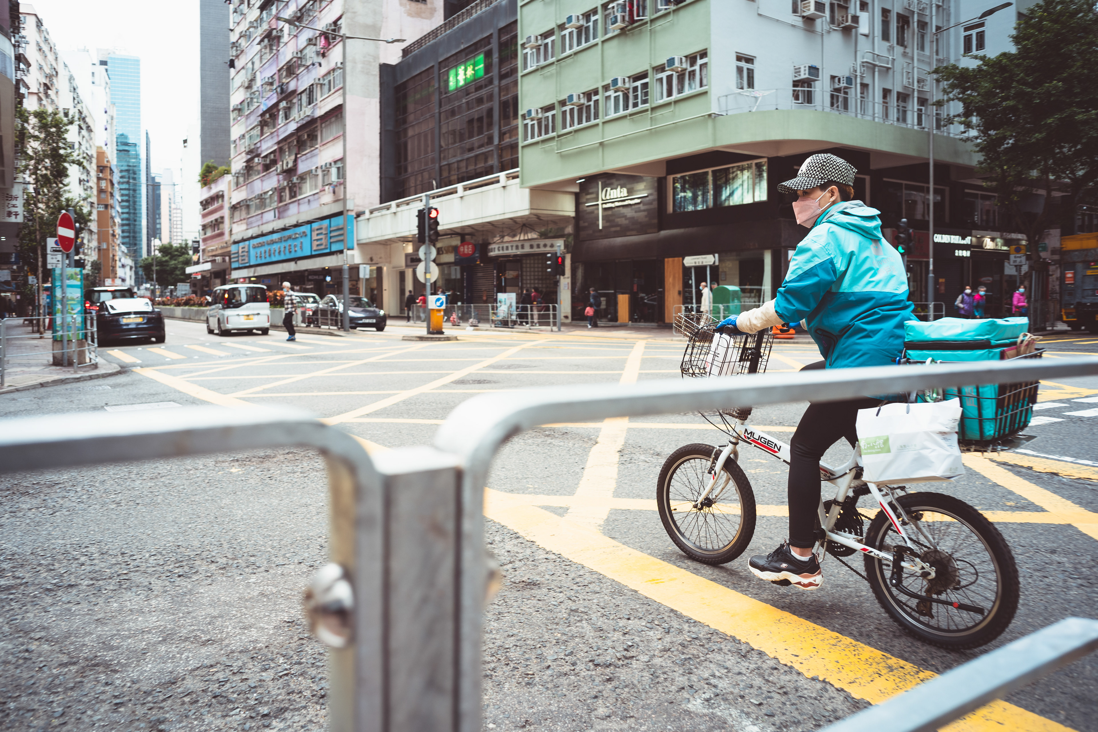 Street Snapshot [Panasonic LUMIX DC-S5, LEICA Elmarit-M 24mm f/2.8 ASPH]