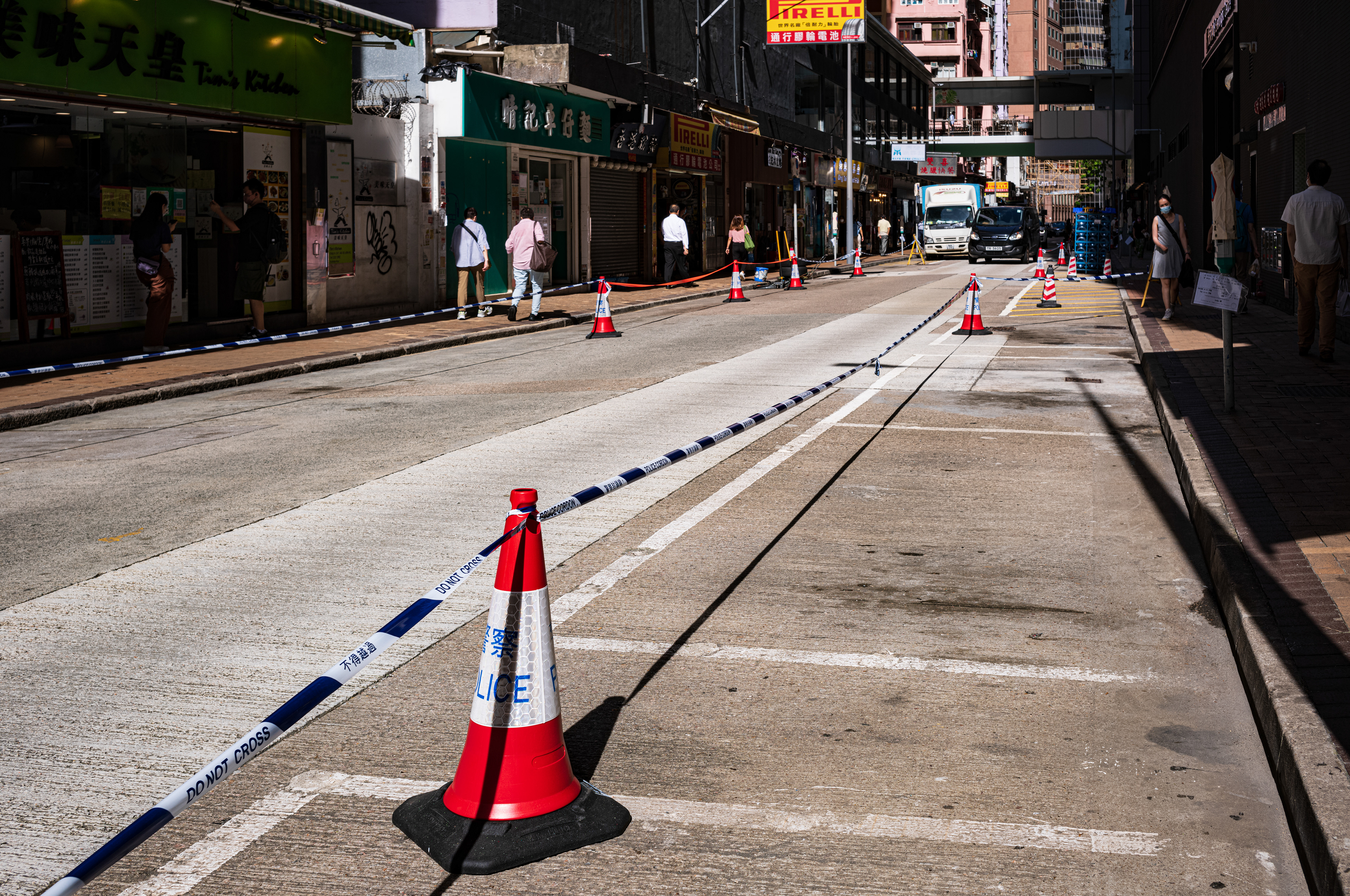 This is how we celebrate the 25th anniversary of the establishment of the Hong Kong Special Administrative Region (HKSAR), usually there are many cars parked on both sides, but not today. [LEICA M11, LEICA Summicron-M 35mm f/2 ASPH]