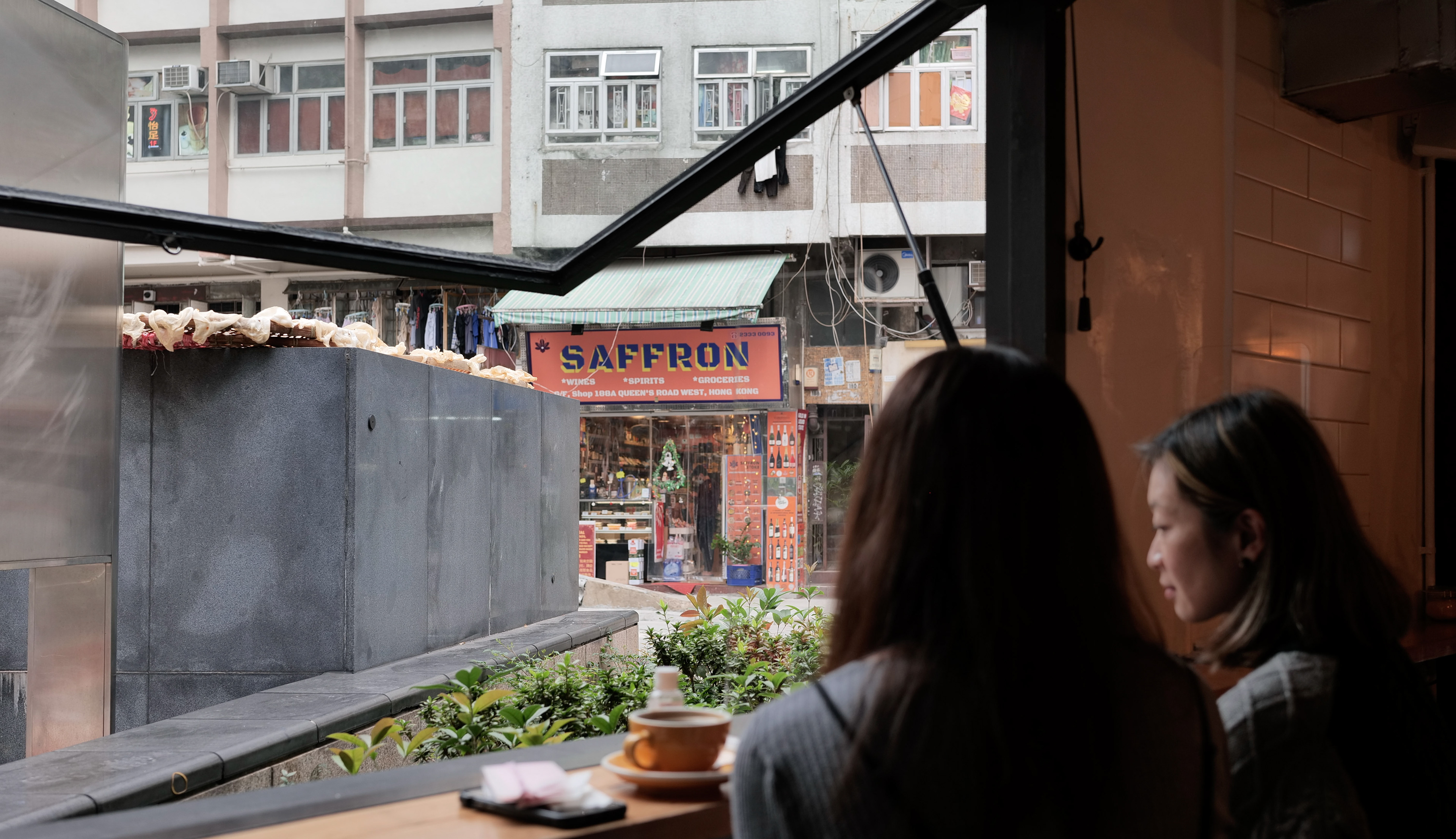 To the west of Hong Kong, you can see seafood being dried on the street [Panasonic LUMIX DC-S5, Sigma 35mm F/2 DG DN | Contemporary 020]