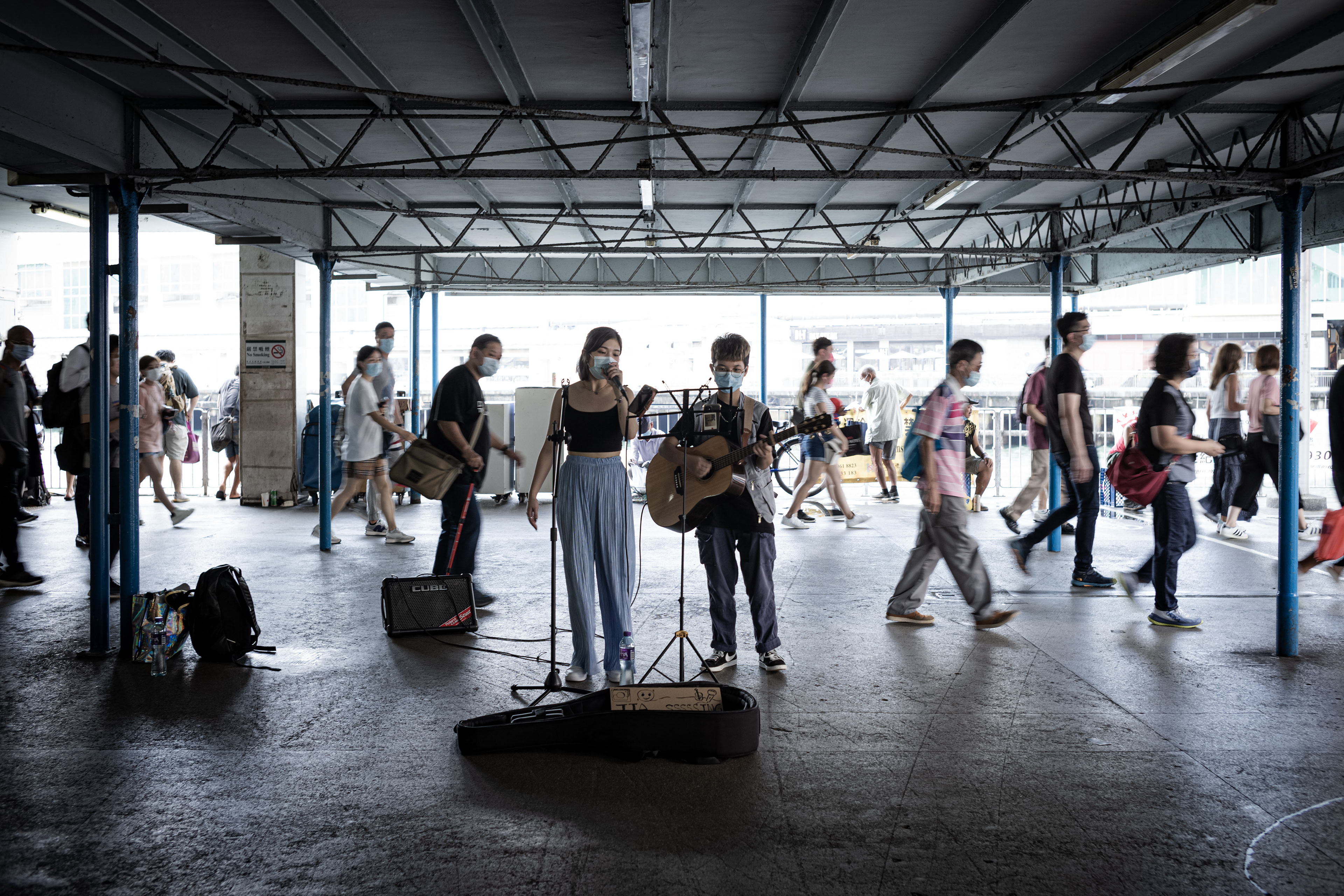 Busker in TST [LEICA M10, LEICA Summicron-M 35mm f/2 ASPH]