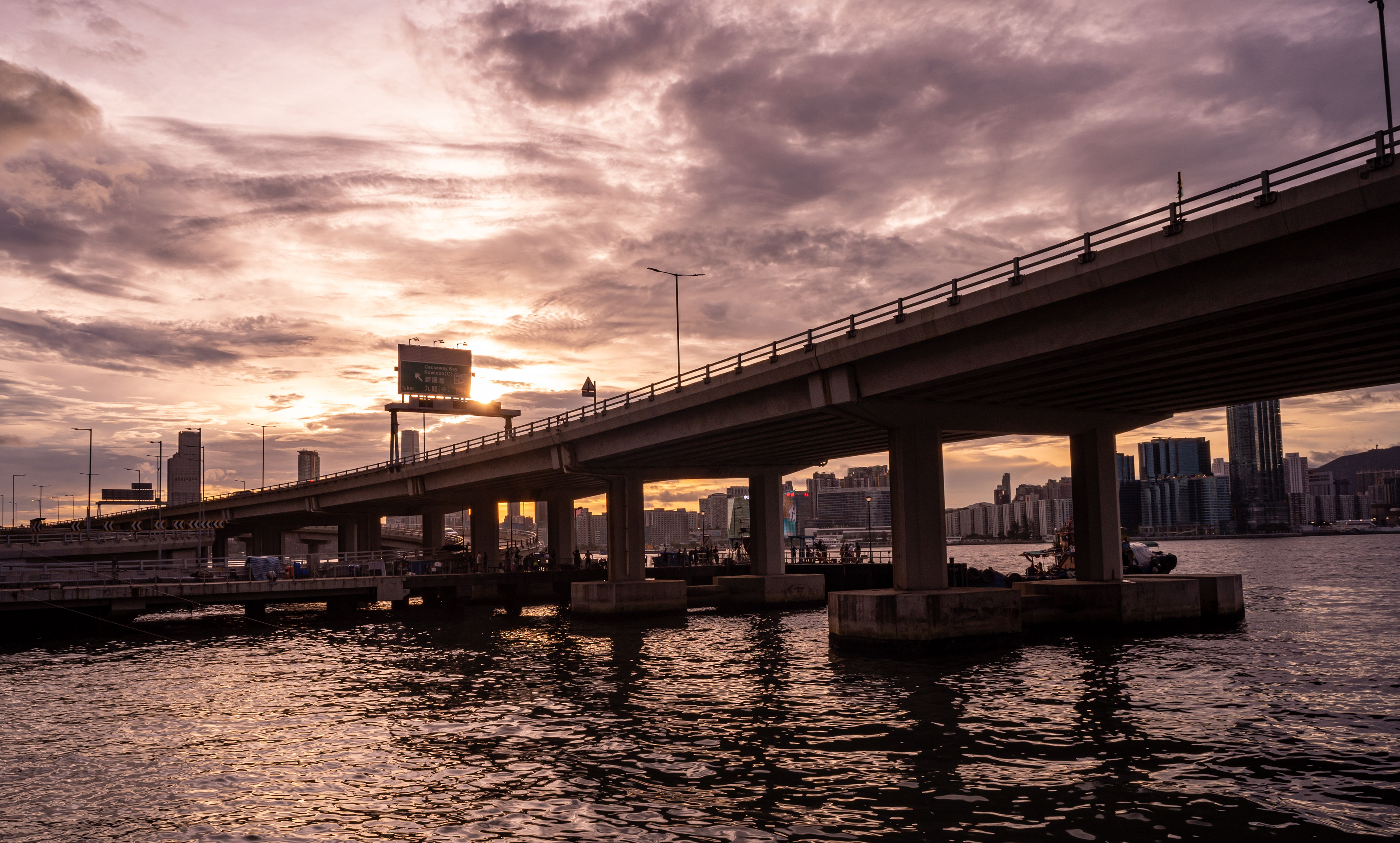 Sunset near Pier at North Point [Panasonic LUMIX DC-S5, LEICA Elmarit-M 24mm f/2.8 ASPH]