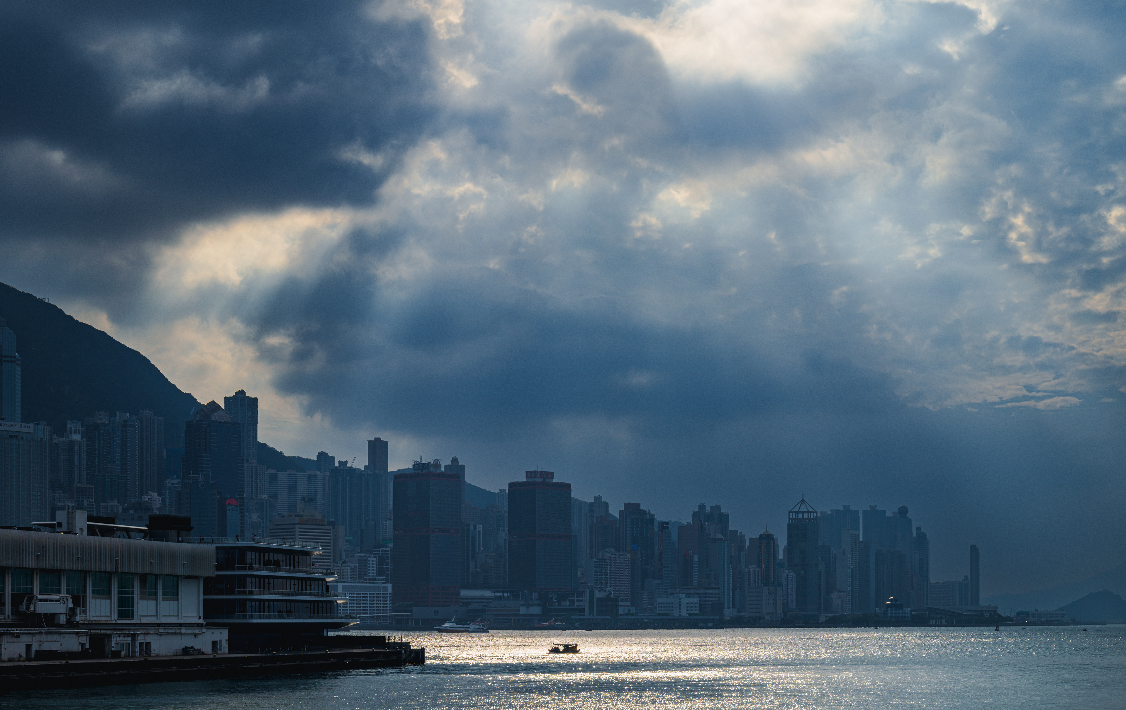 [Panasonic LUMIX DC-S5, Panasonic LUMIX S 20-60/F3.5-5.6]