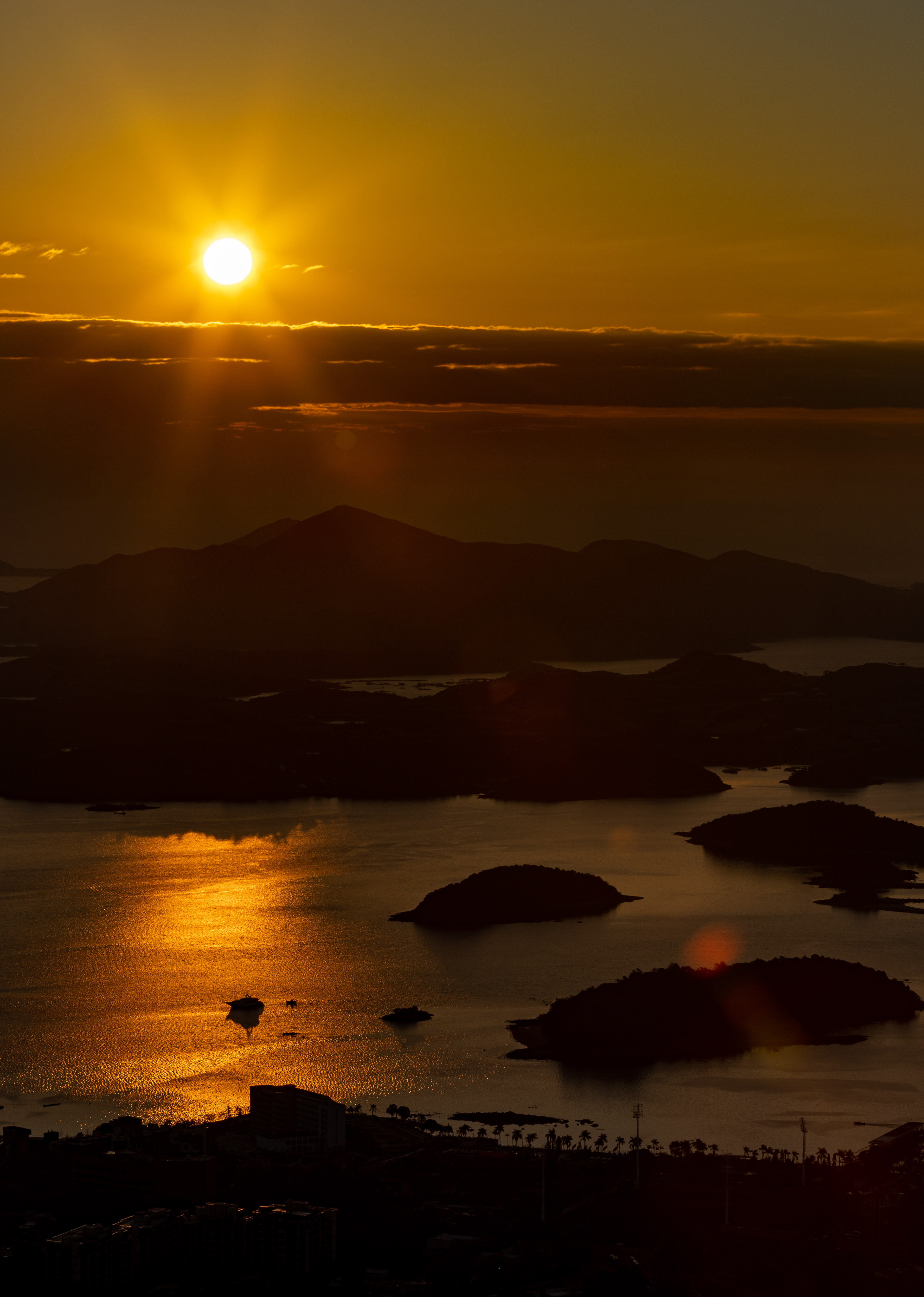 Sunrise at Ngong Ping Viewing Point [Panasonic Lumix DC-S5, Canon EF70-200mm f/2.8L IS II USM, Sigma MC-21]