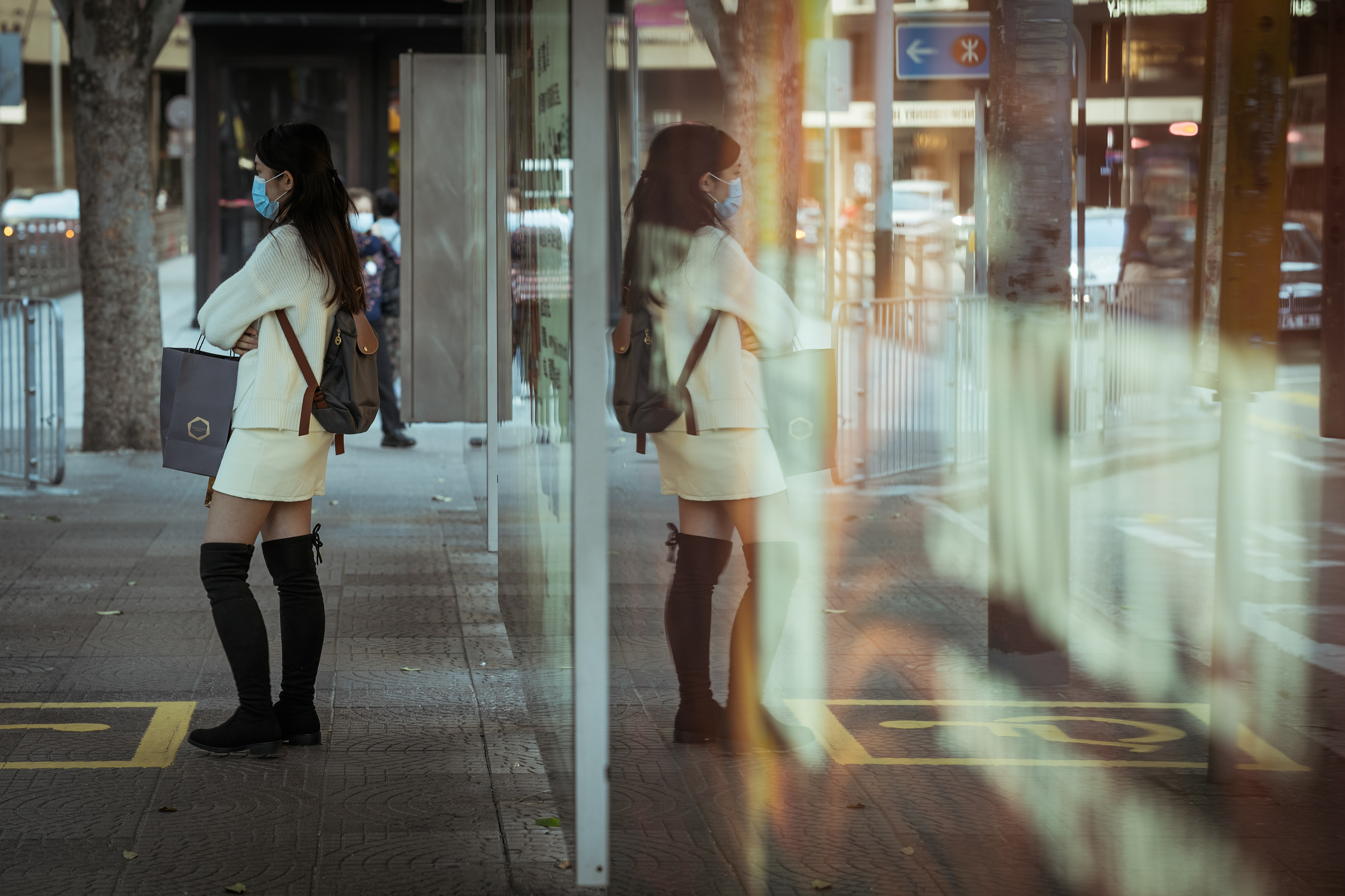 Waiting for bus. [Panasonic LUMIX DC-S5, Sigma 85mm F1.4 DG DN | Art 020]