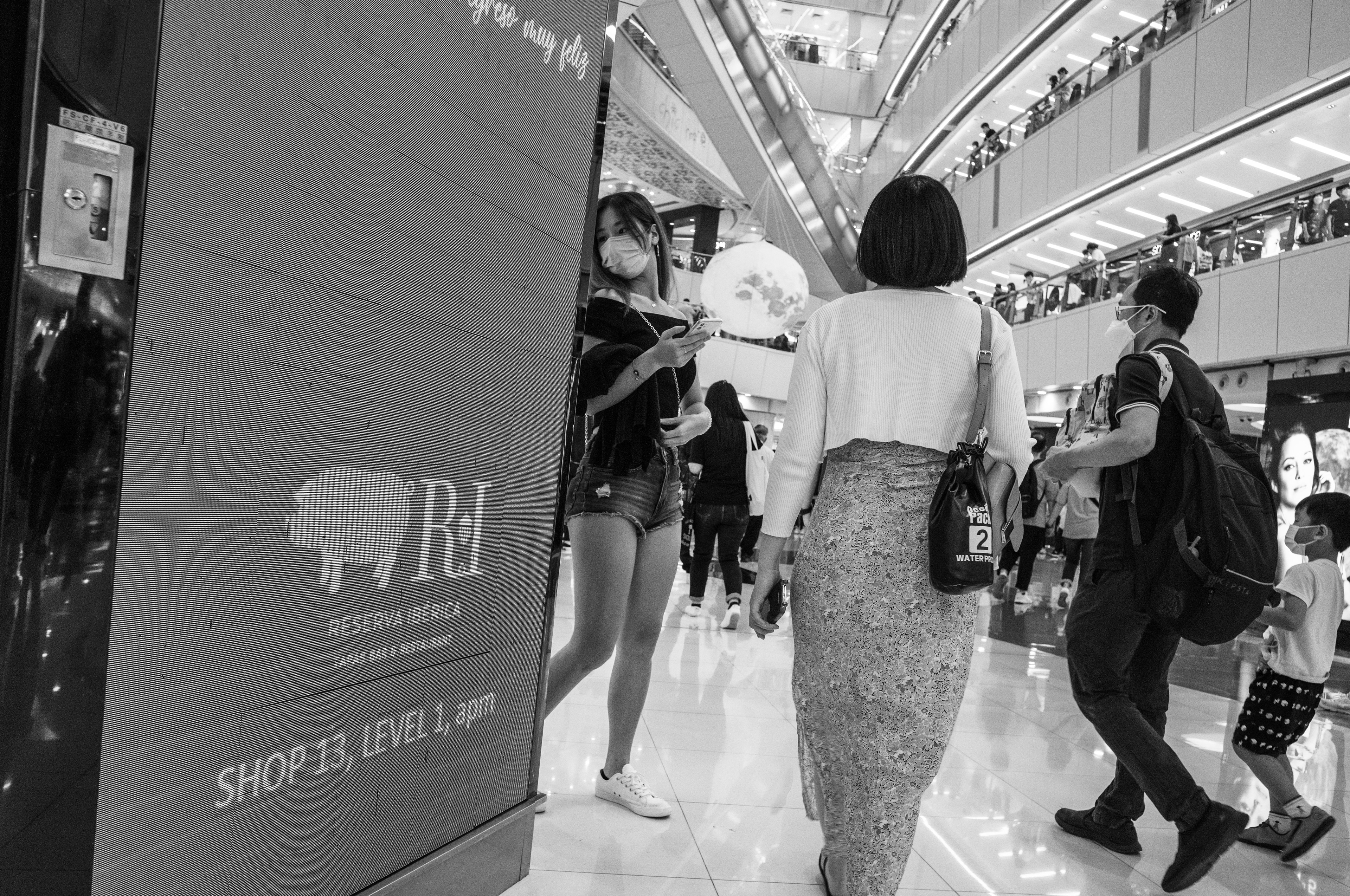 Okay, you looks good! [LEICA M11, LEICA Elmarit-M 24mm f/2.8 ASPH]