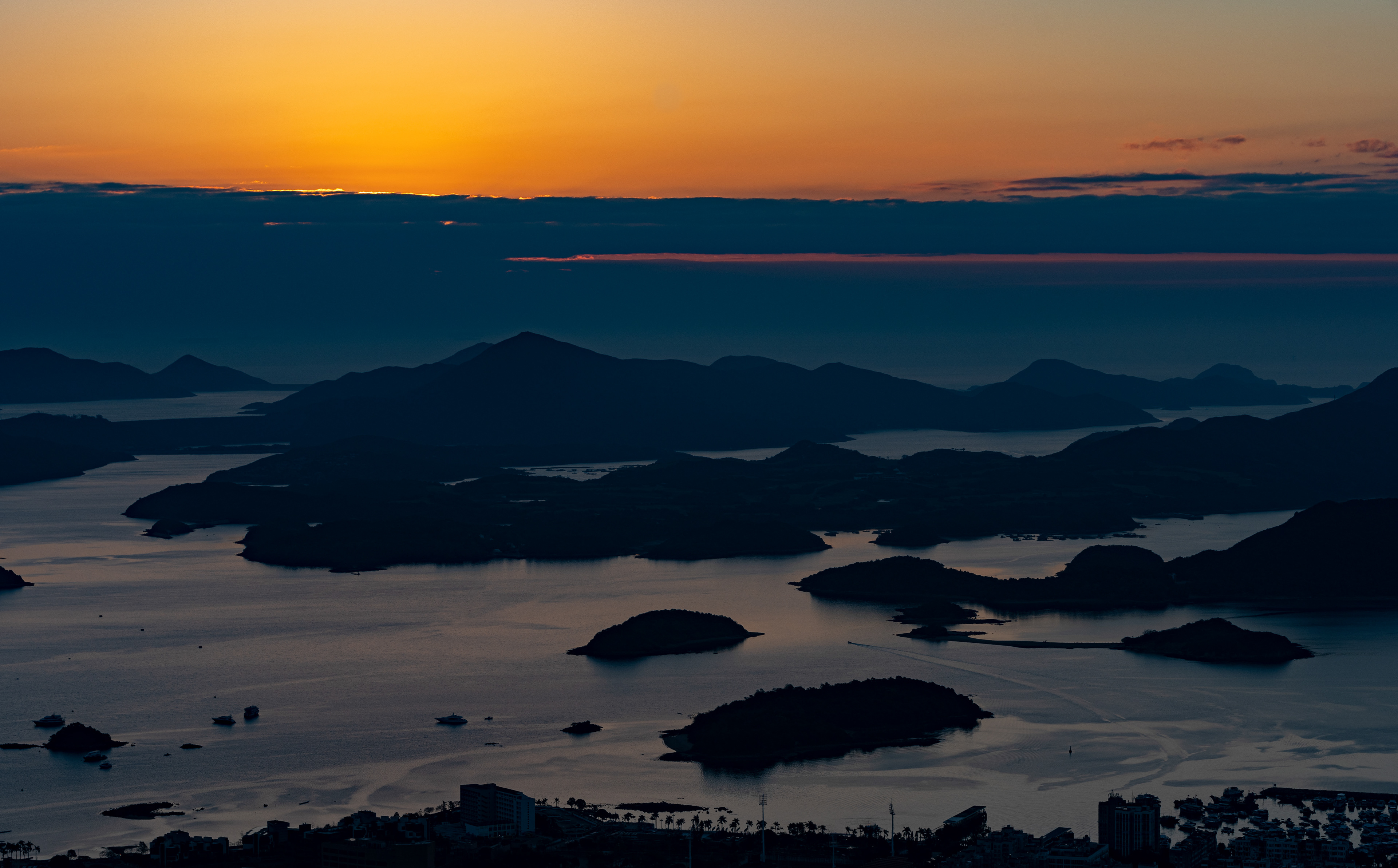 Sunrise at Ngong Ping Viewing Point [Panasonic Lumix DC-S5, Canon EF70-200mm f/2.8L IS II USM, Sigma MC-21]