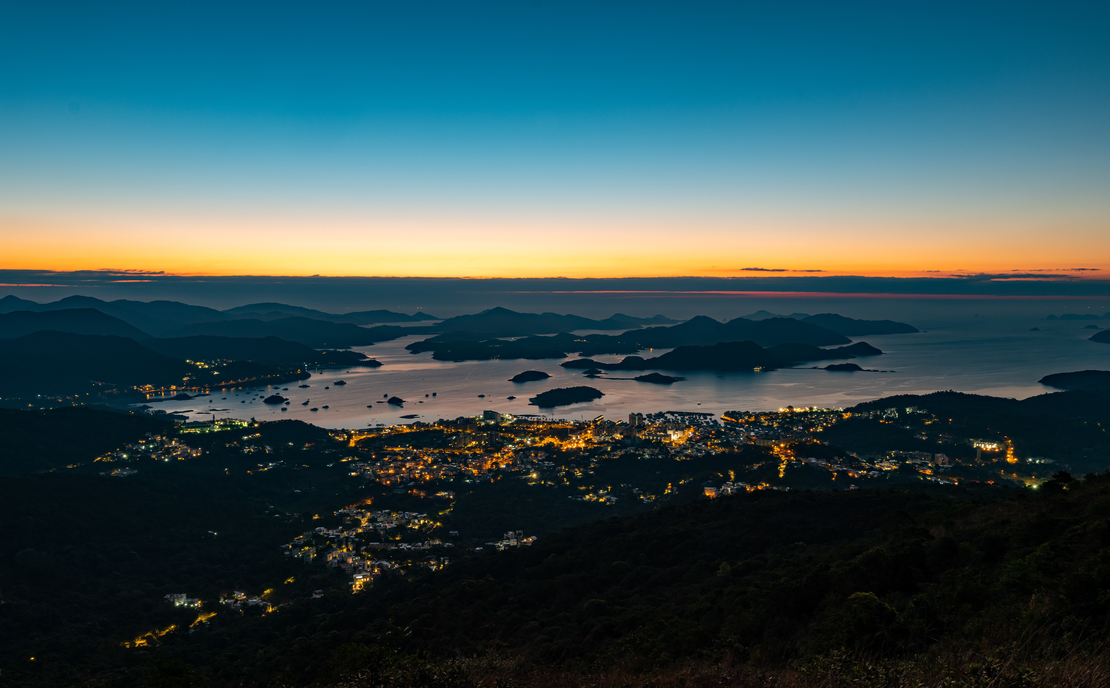 Sunrise at Ngong Ping Viewing Point [Panasonic LUMIX DC-S5, Sigma 24-70mm F2.8 DG DN | Art 019]