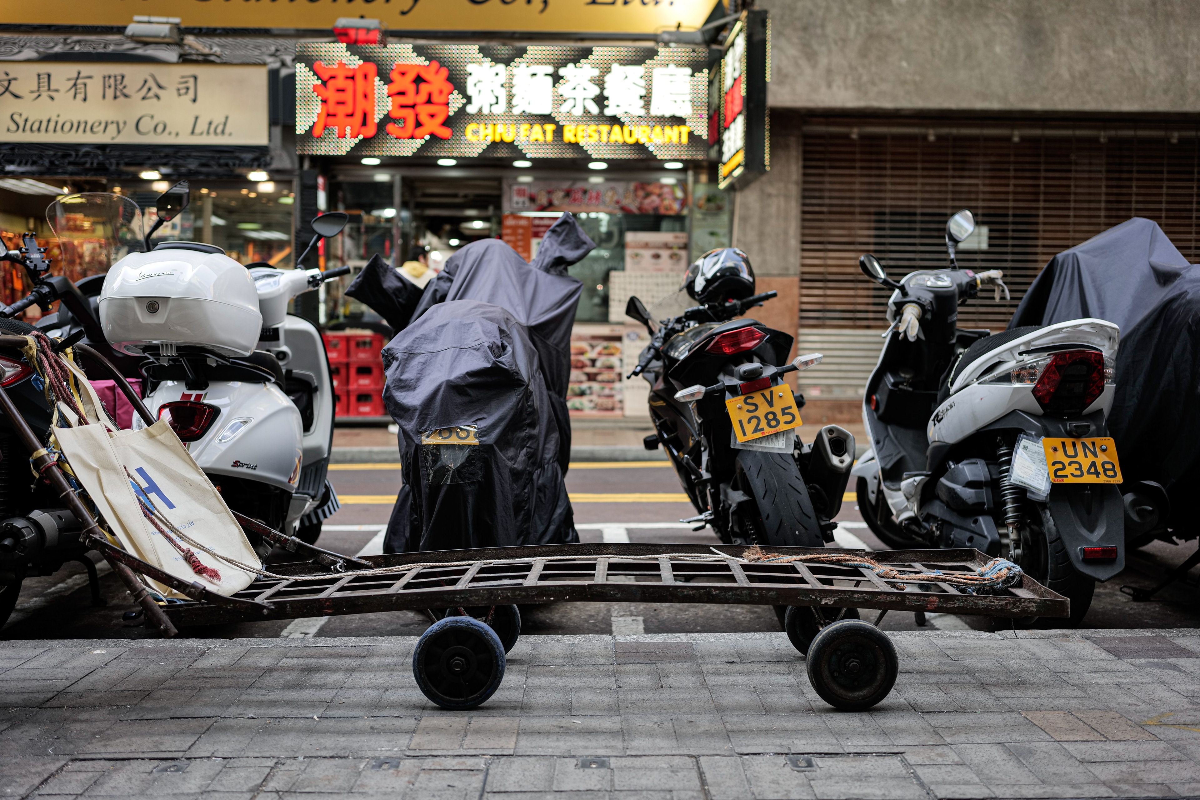 "Limousine" [Panasonic LUMIX DC-S5, Sigma 24-70mm F2.8 DG DN | Art 019]