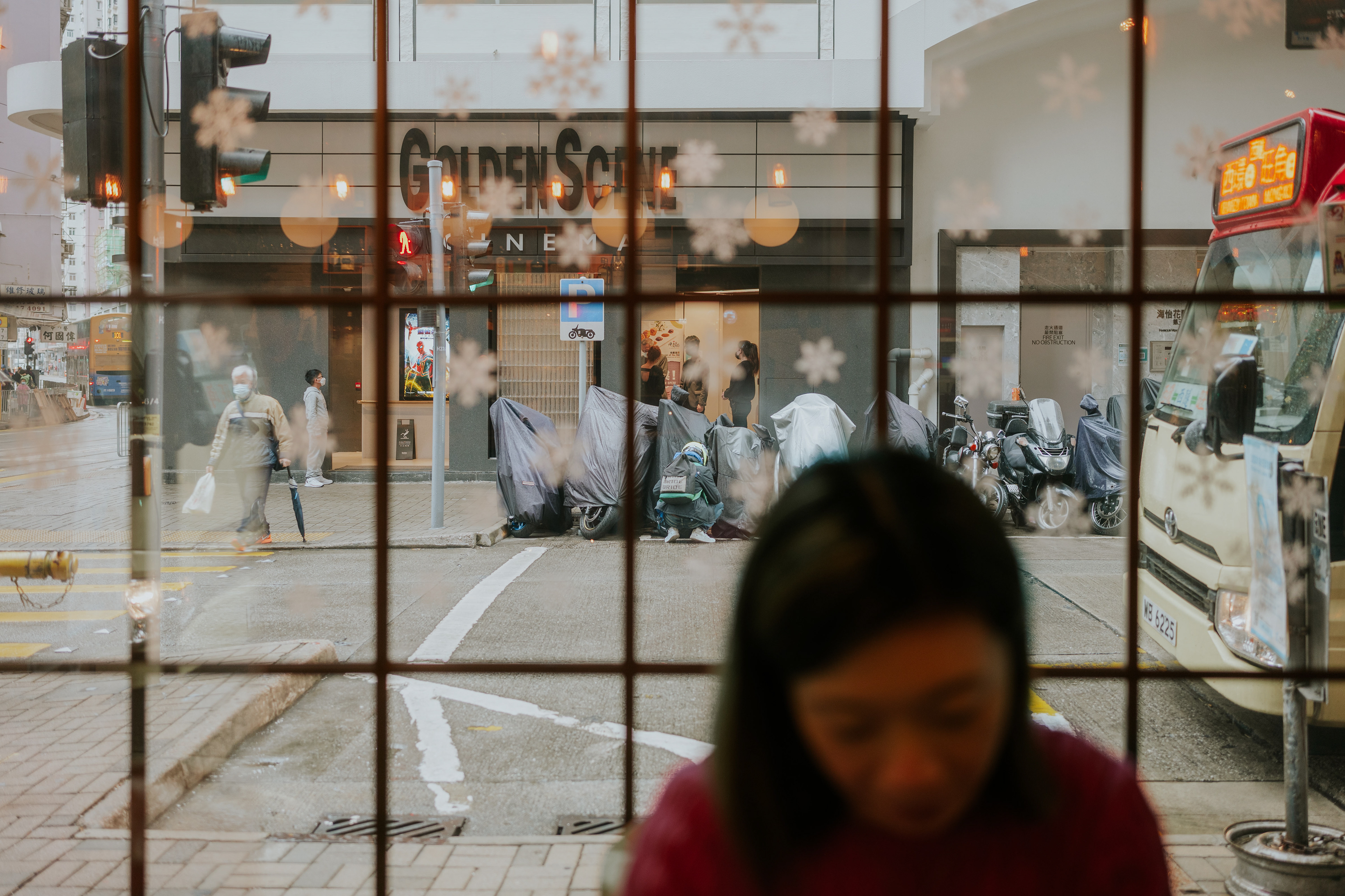 Happy hour after watching "Spider-Man: No Way Home" at Golden Scene [Panasonic LUMIX DC-S5, Sigma 35mm F/2 DG DN | Contemporary 020]
