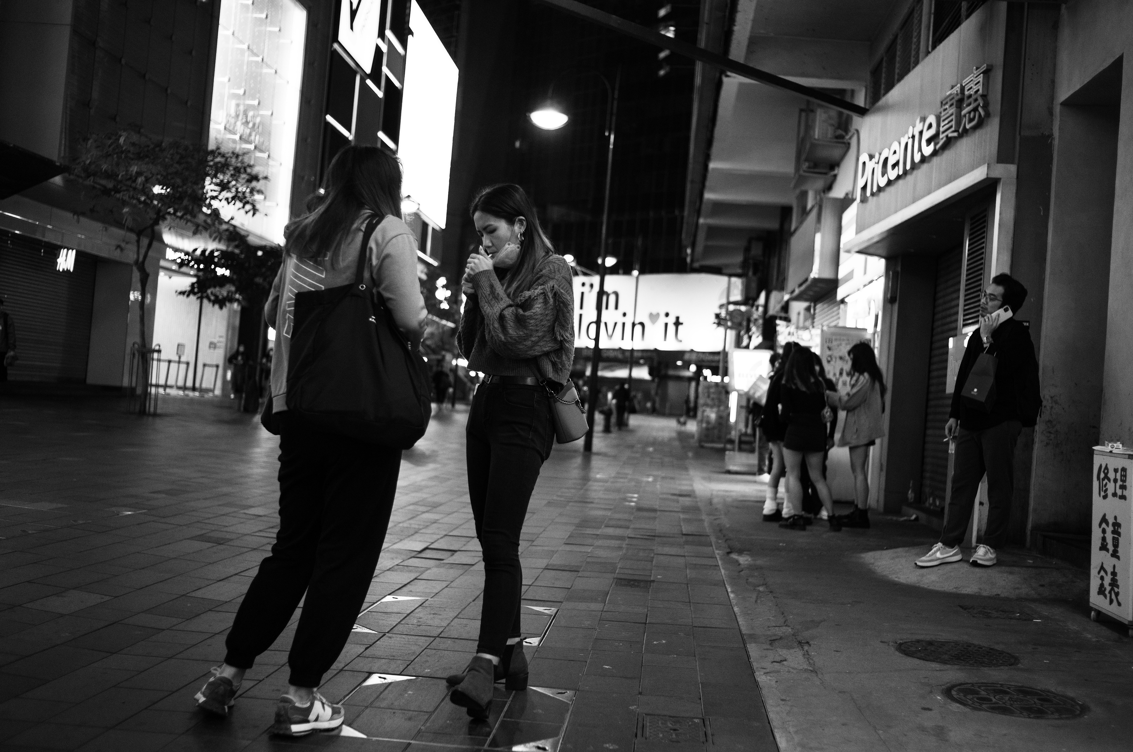 December 2022, start with some street snapshots at night [LEICA M11, LEICA Summicron-M 35mm f/2 ASPH]